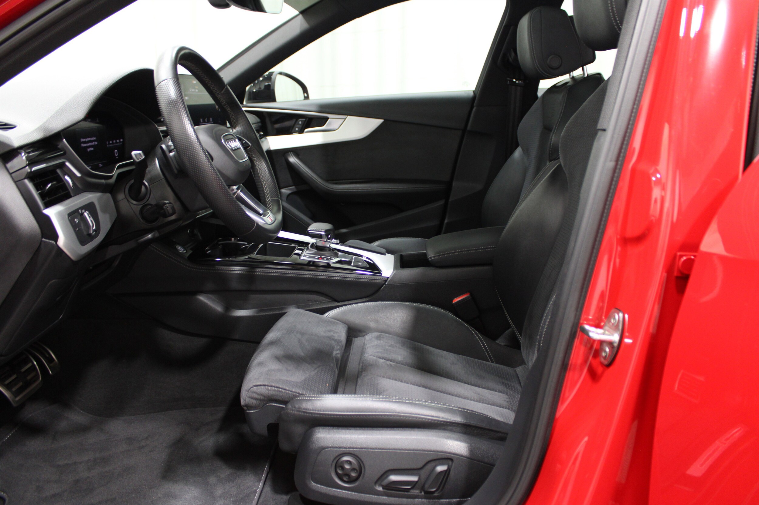 2022 Audi A4 S line Quattro Premium Plus photo 3