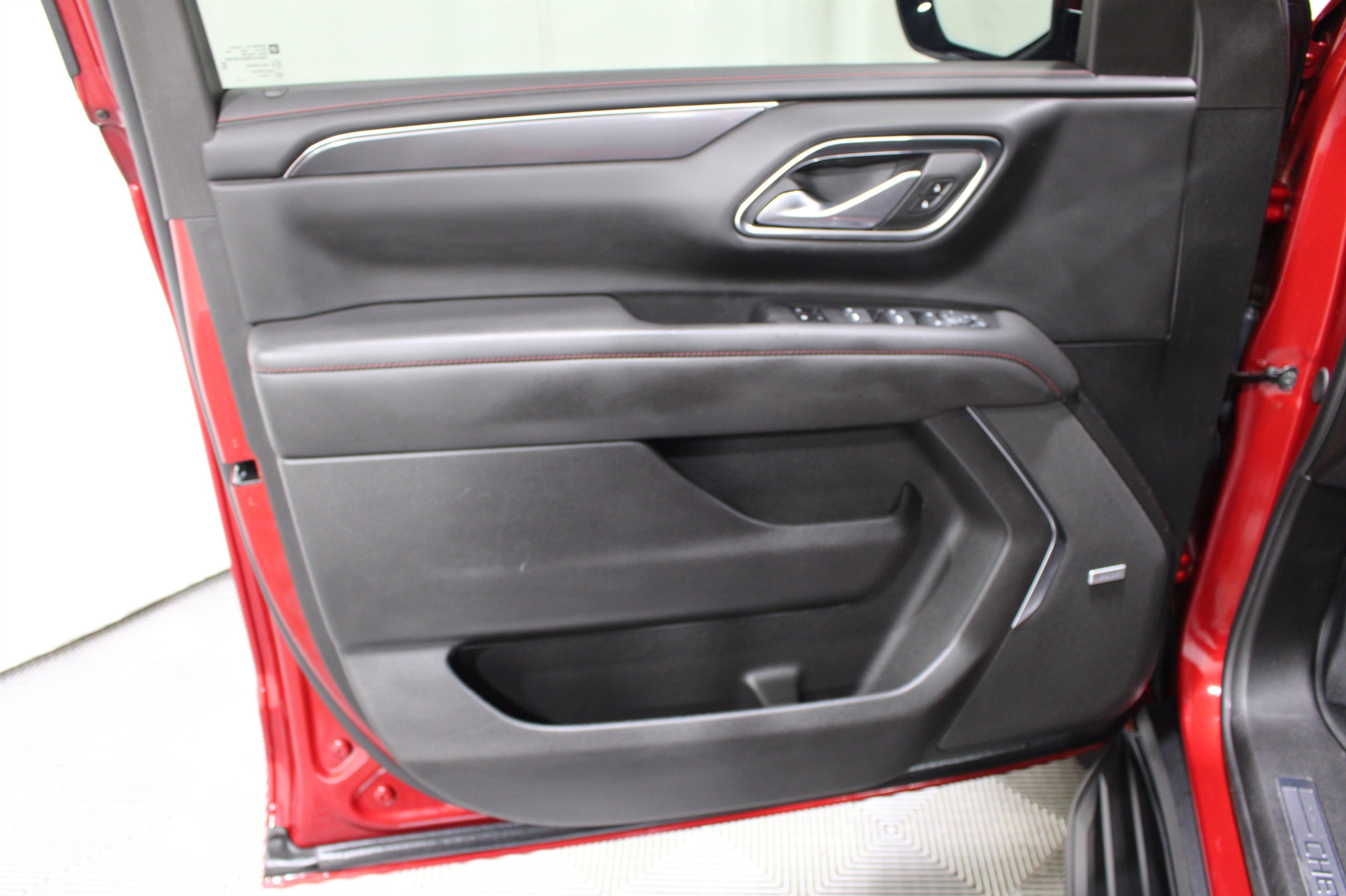 2024 Chevrolet Suburban RST - Photo 6