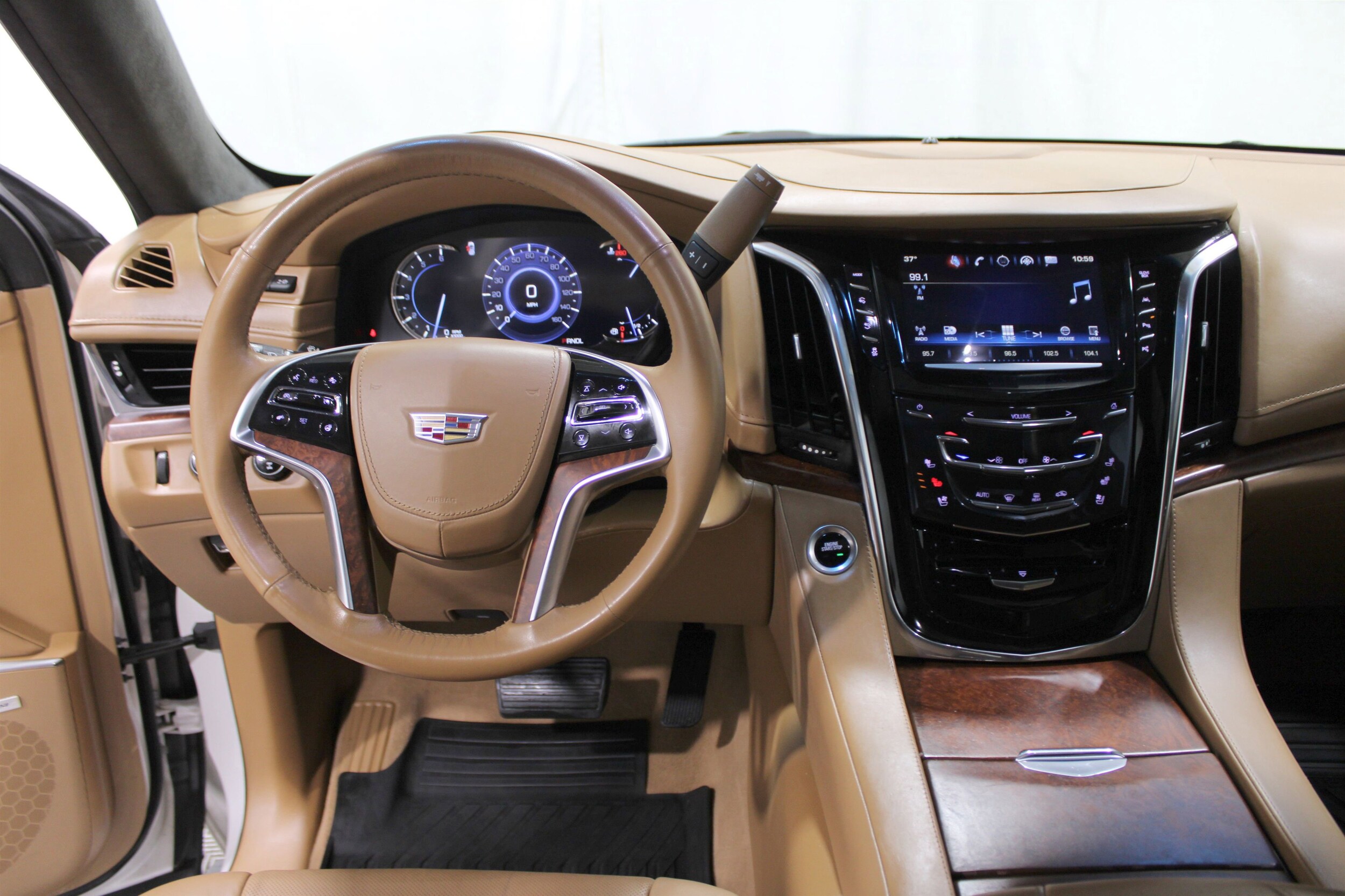 2017 Cadillac Escalade Platinum photo 2