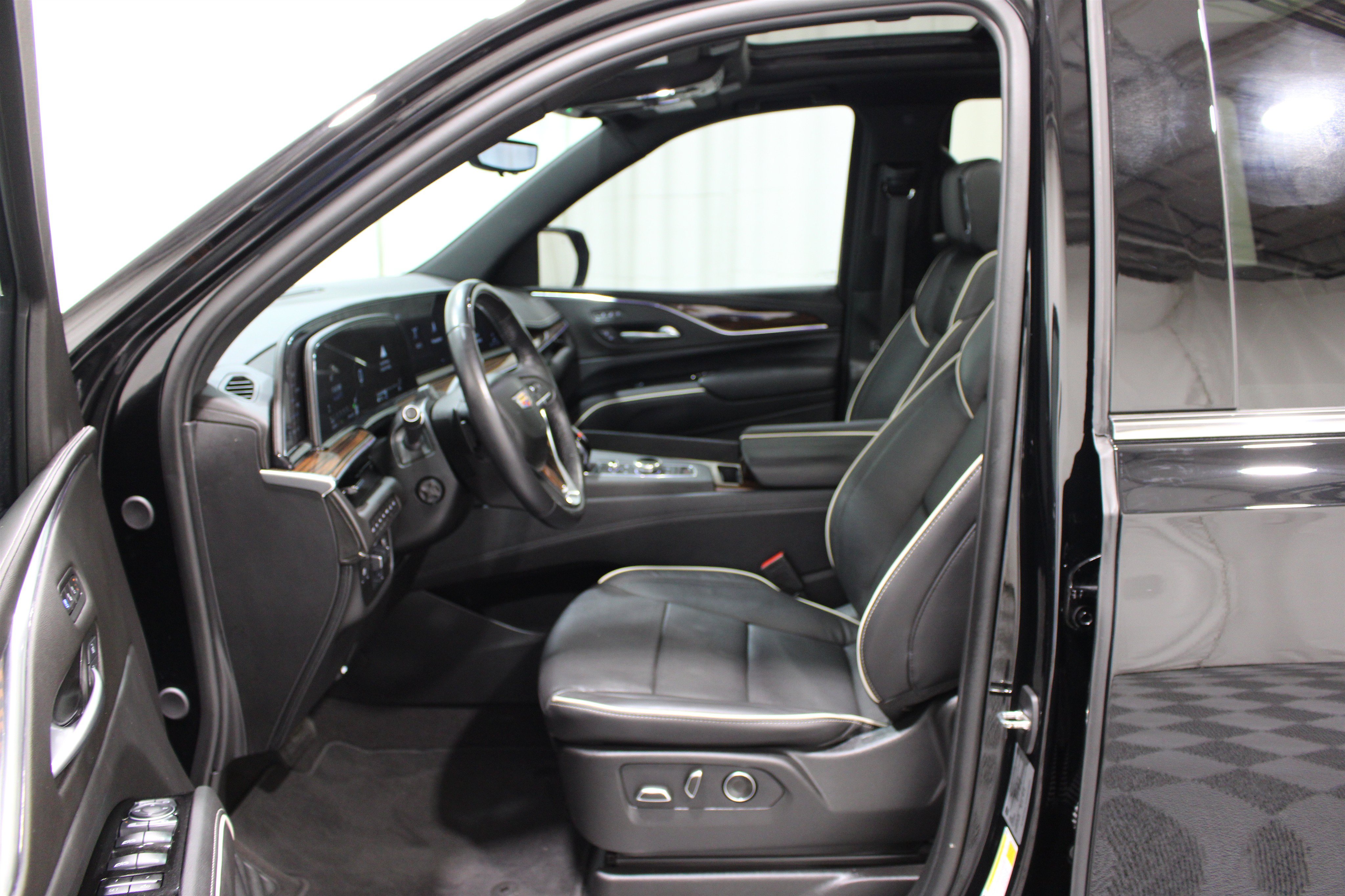 Used 2024 Cadillac Escalade 4WD Premium Luxury SUV