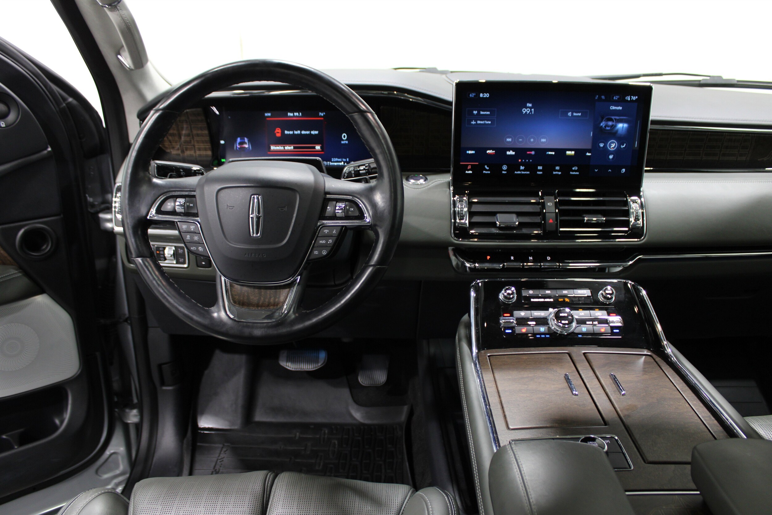 2022 Lincoln Navigator Black Label photo 2