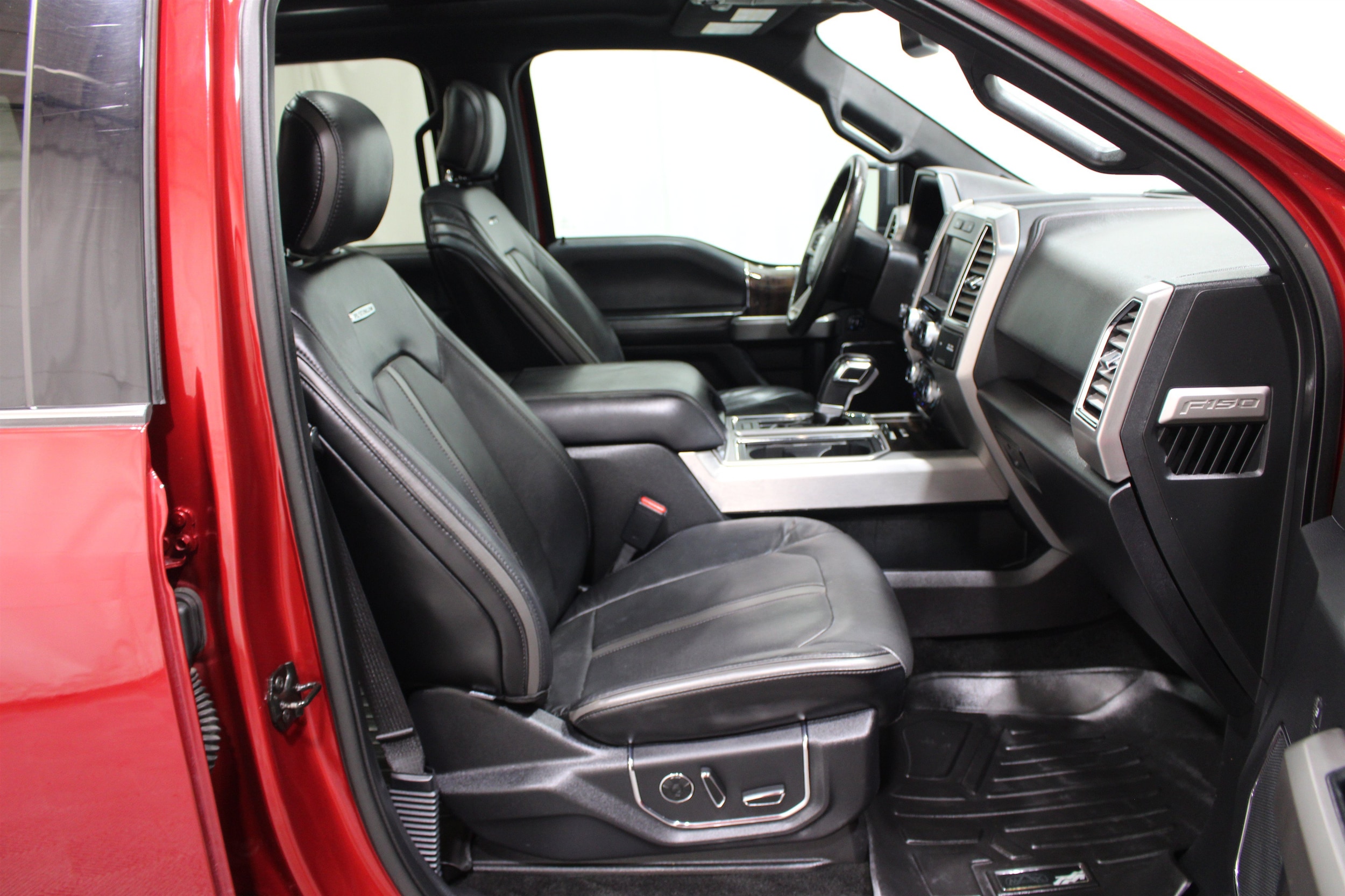 2015 Ford F-150 Platinum - Photo 26