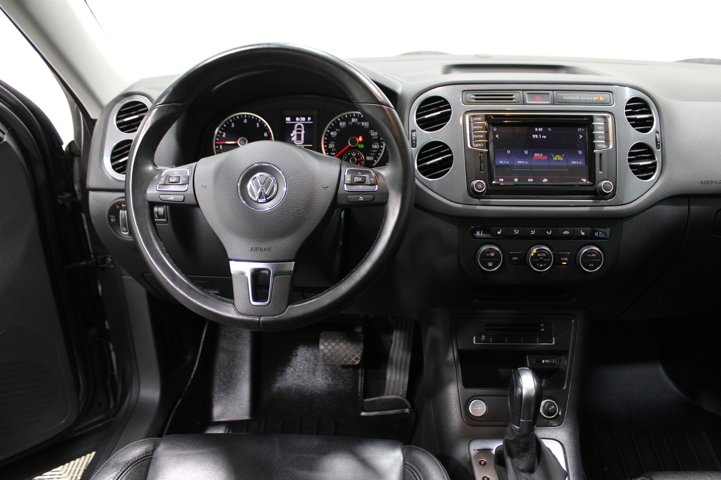 2017 Volkswagen Tiguan Sport photo 2