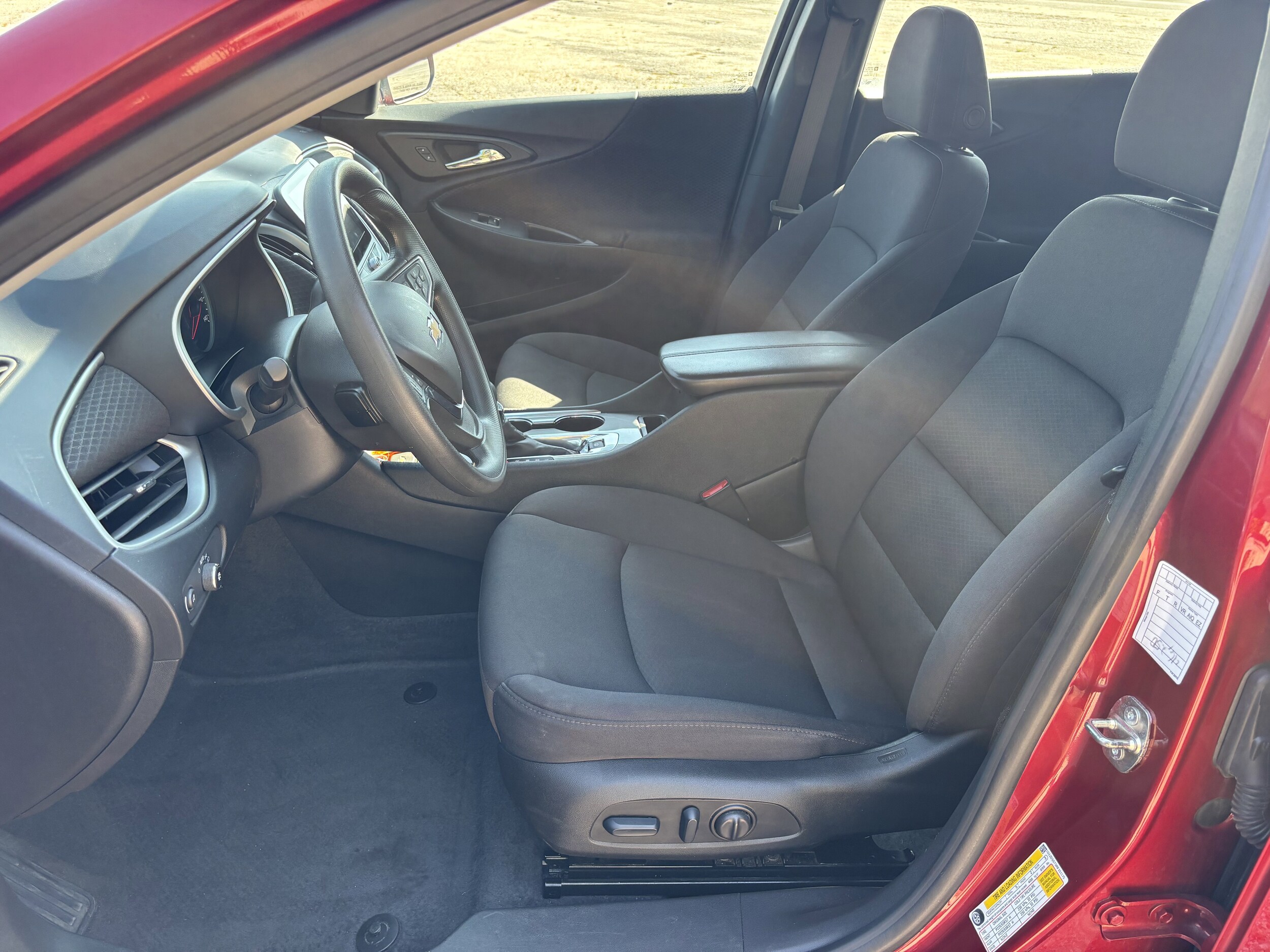 2024 Chevrolet Malibu 1LT photo 2