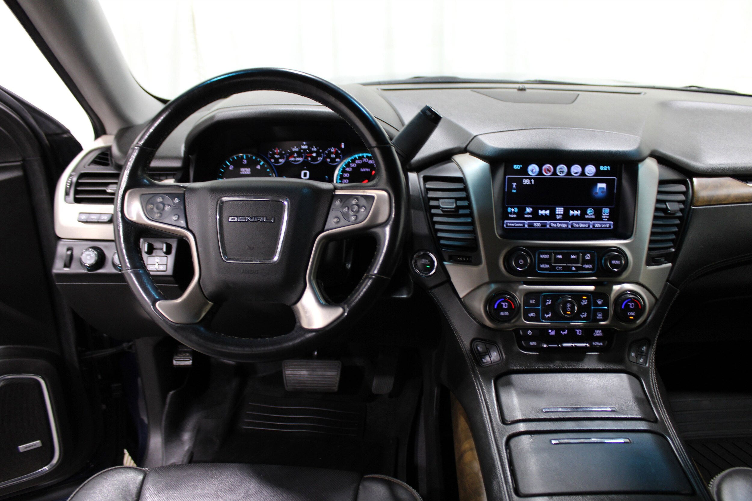 2019 Gmc Yukon Denali photo 2