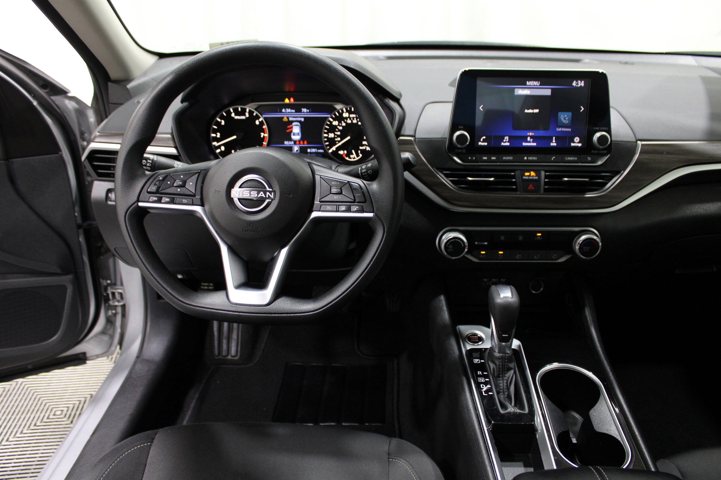 2024 Nissan Altima 2.5 SV photo 2