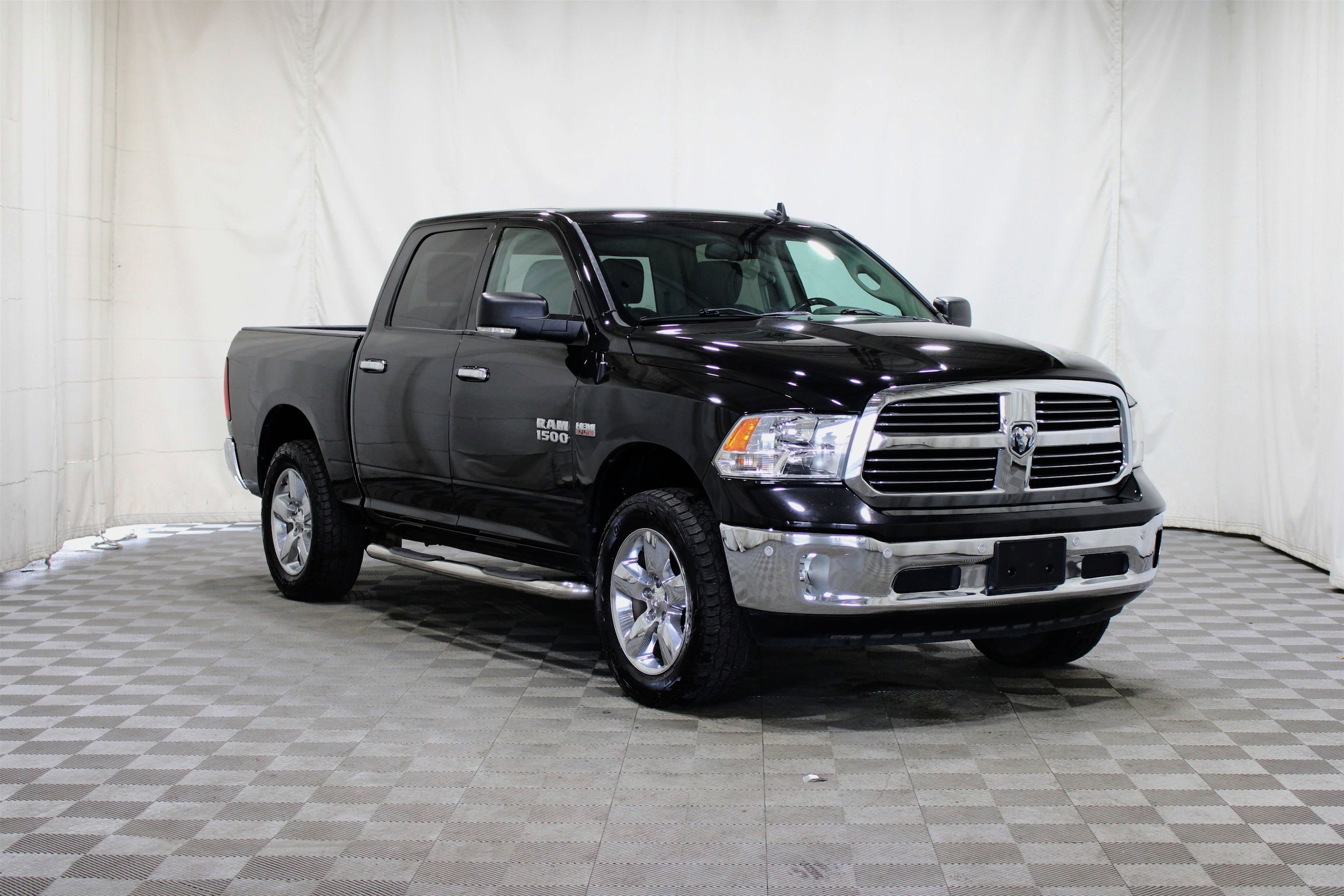 2016 RAM 1500 Big Horn 4x4 Crew Cab 5'7's photo
