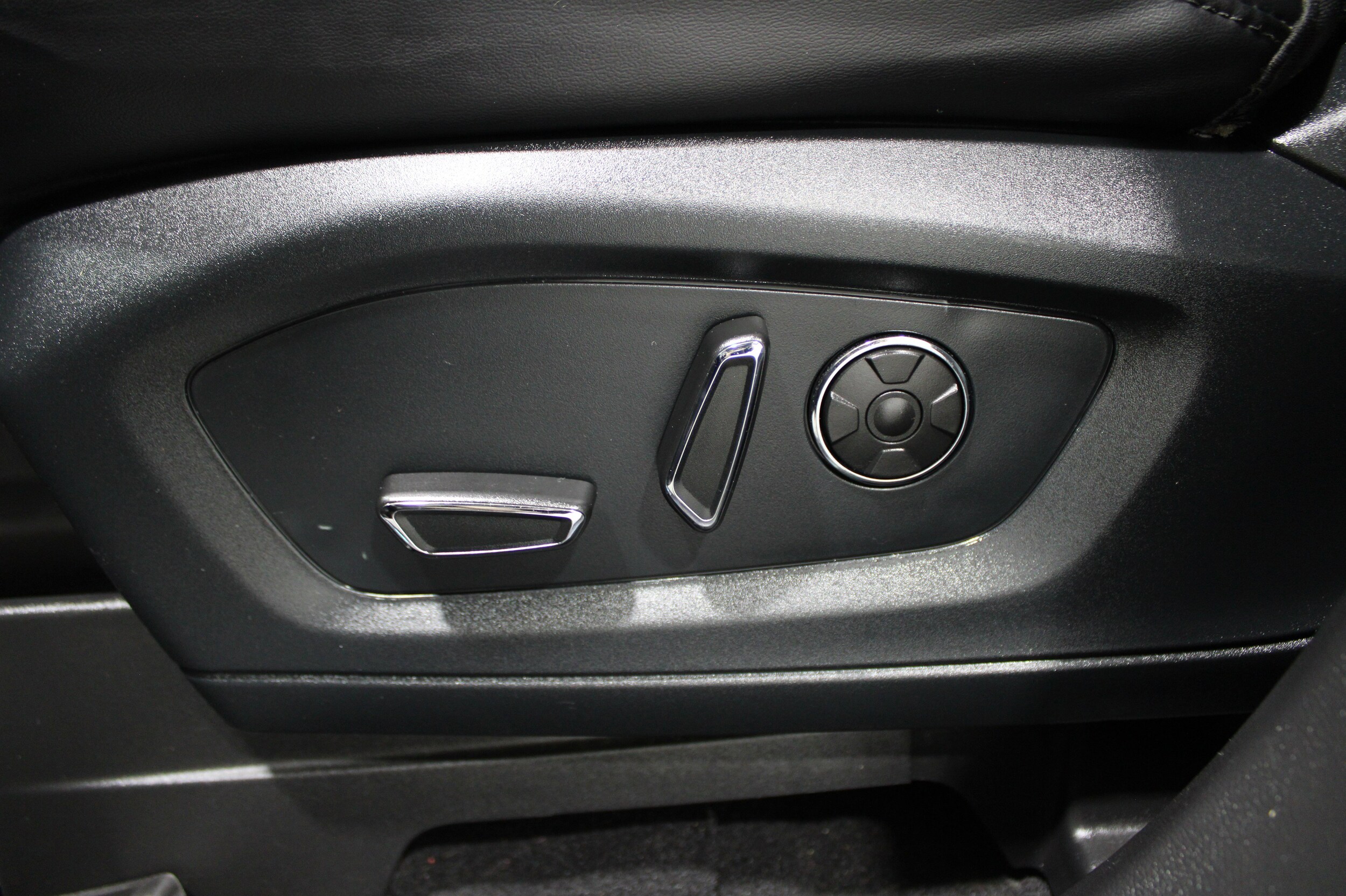 2020 Ford Explorer Platinum photo 4