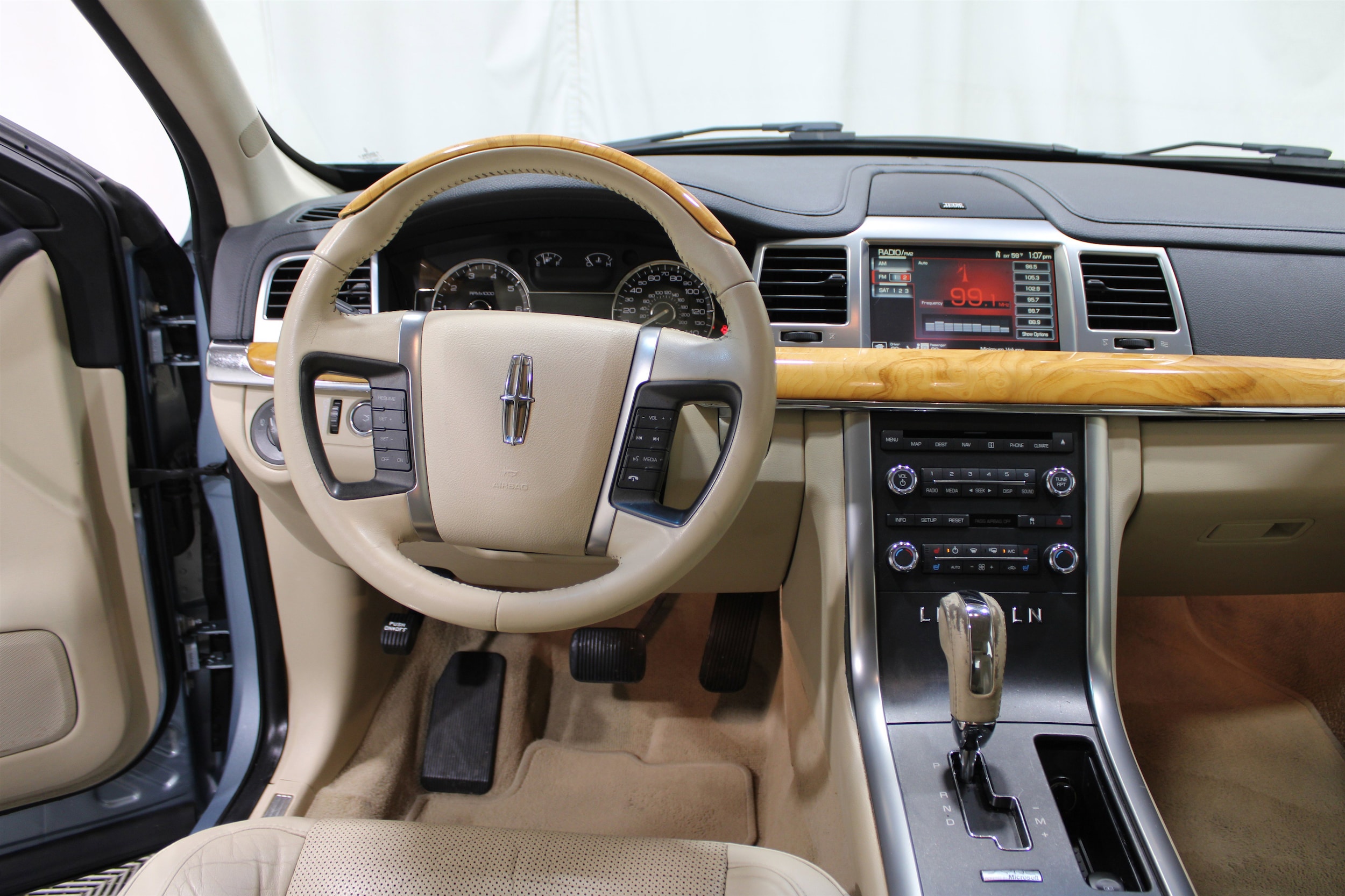 Used 2009 Lincoln MKS Base with VIN 1LNHM93R09G634012 for sale in Wichita, KS