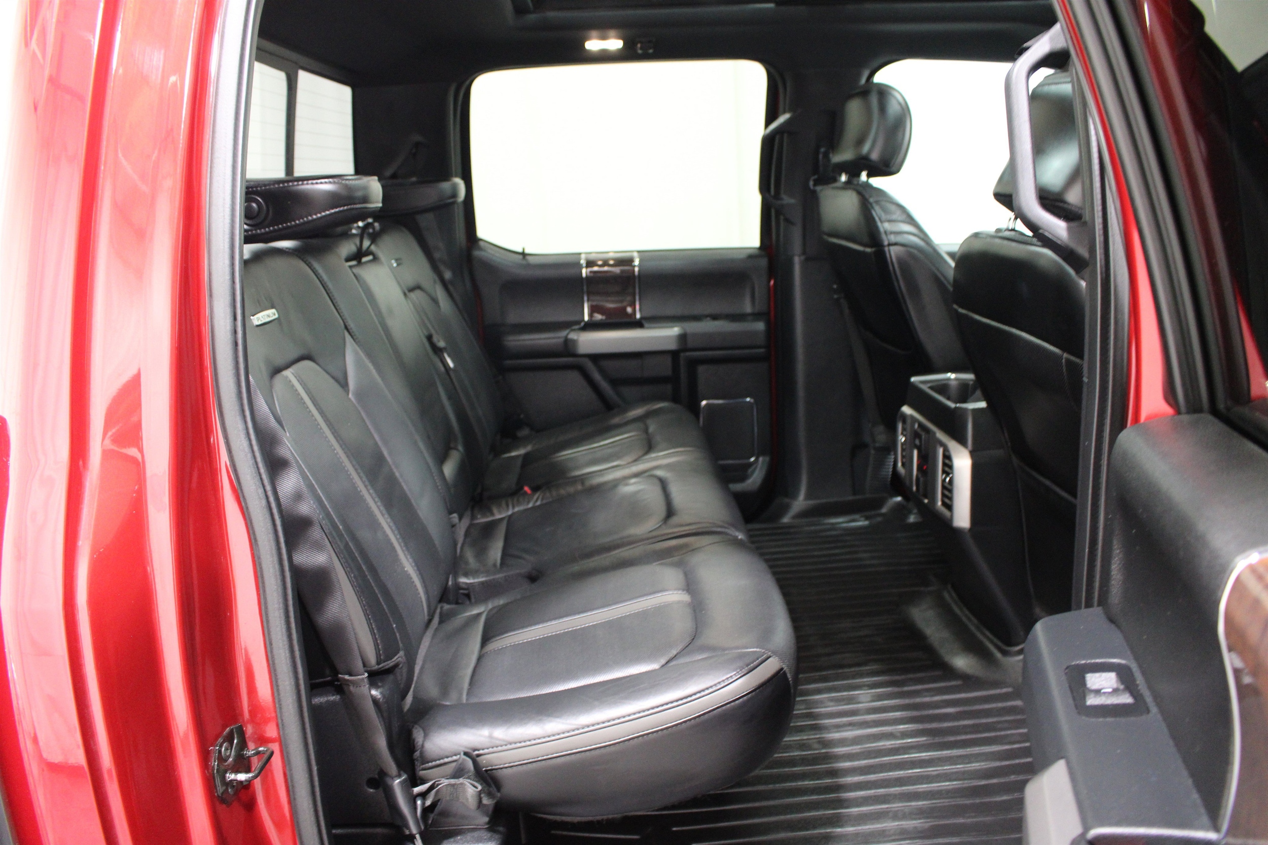 2015 Ford F-150 Platinum - Photo 25