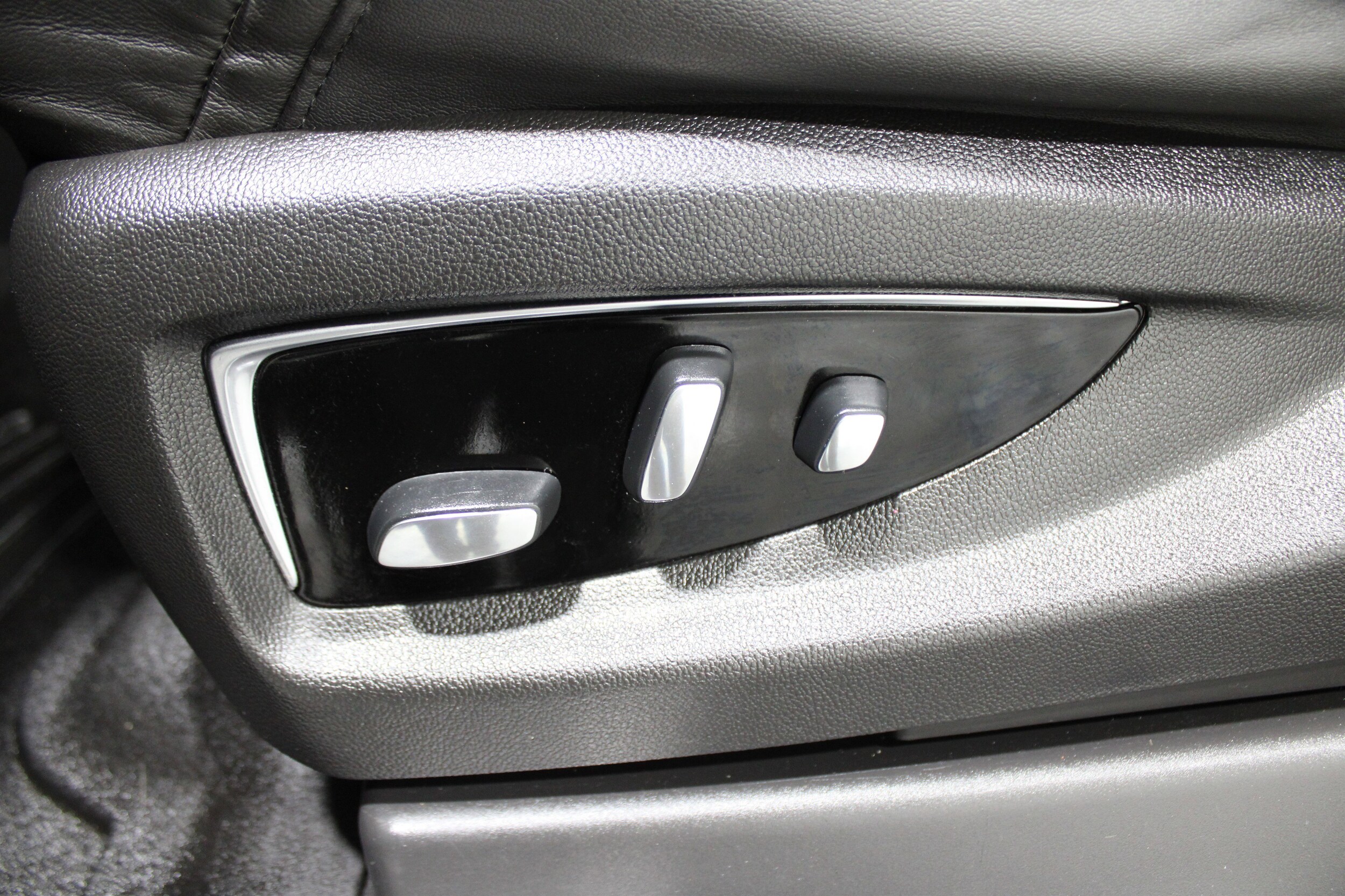 2019 Cadillac Escalade Premium Luxury photo 2