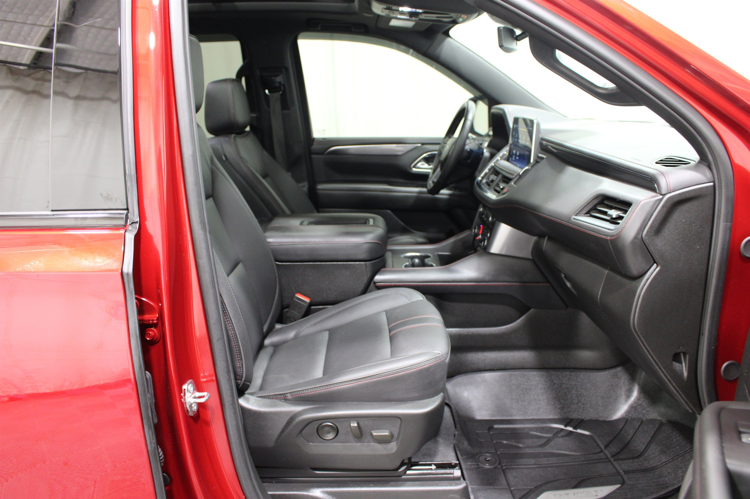 2024 Chevrolet Suburban RST - Photo 28
