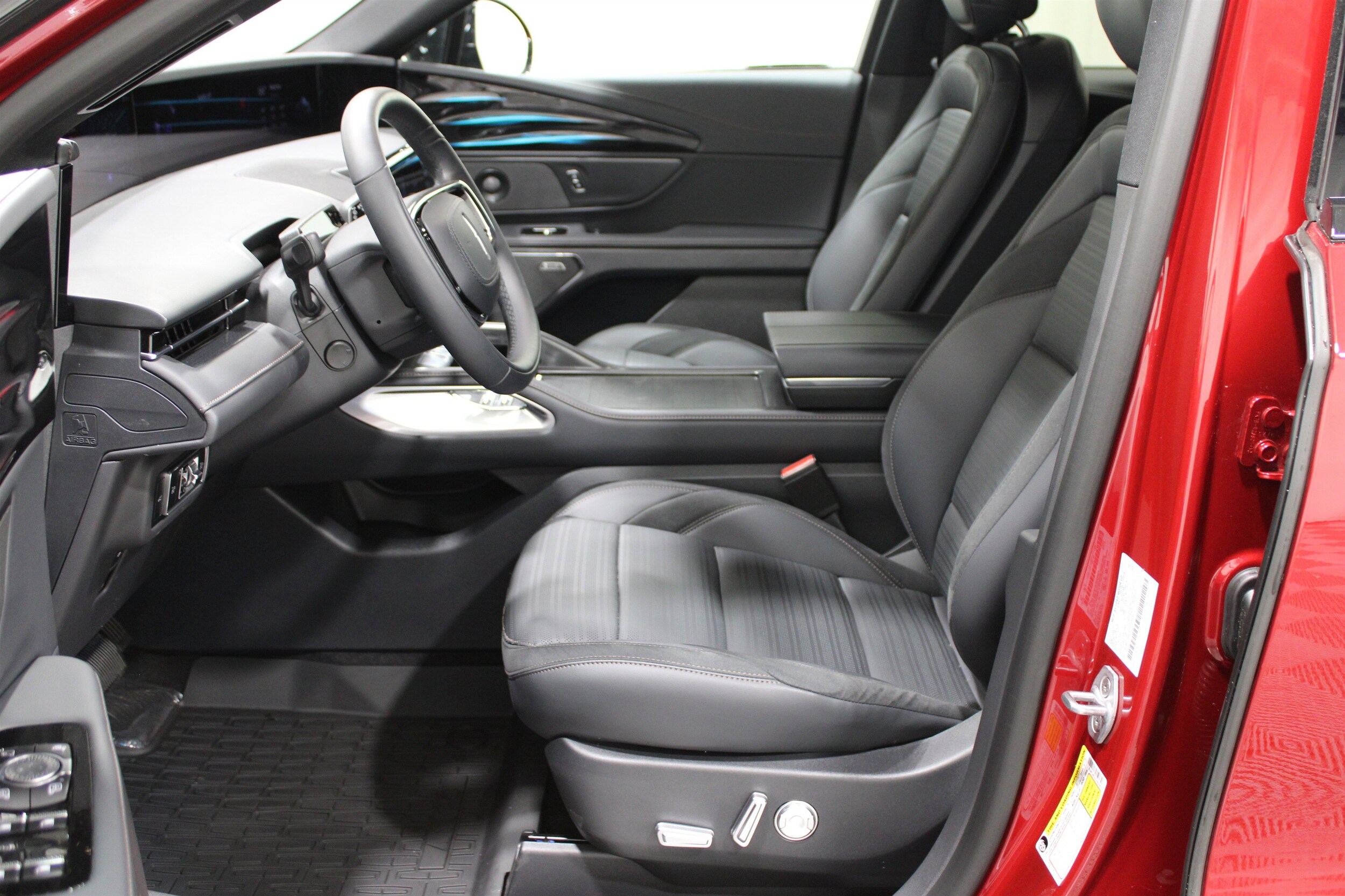 2025 Lincoln Nautilus Reserve photo 3