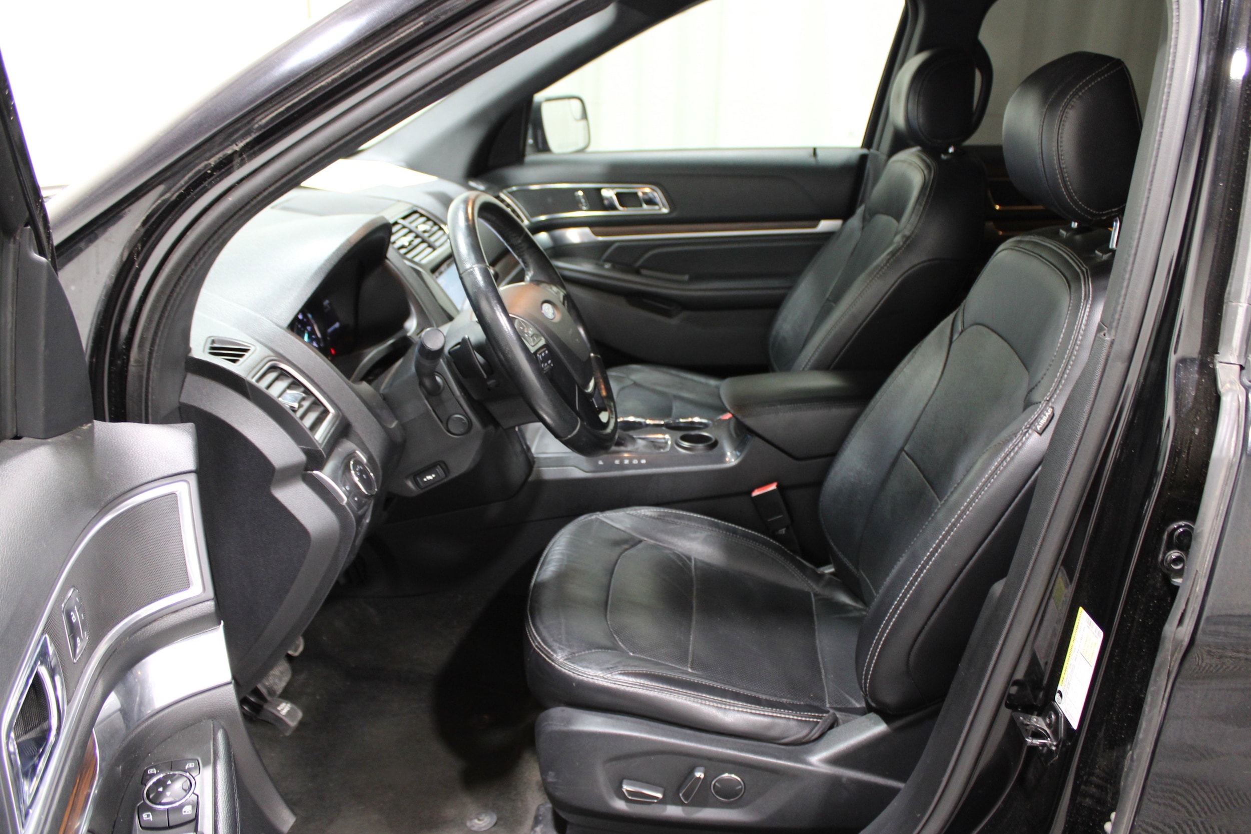 Image 3 of 2017 Ford Explorer Limited SUV