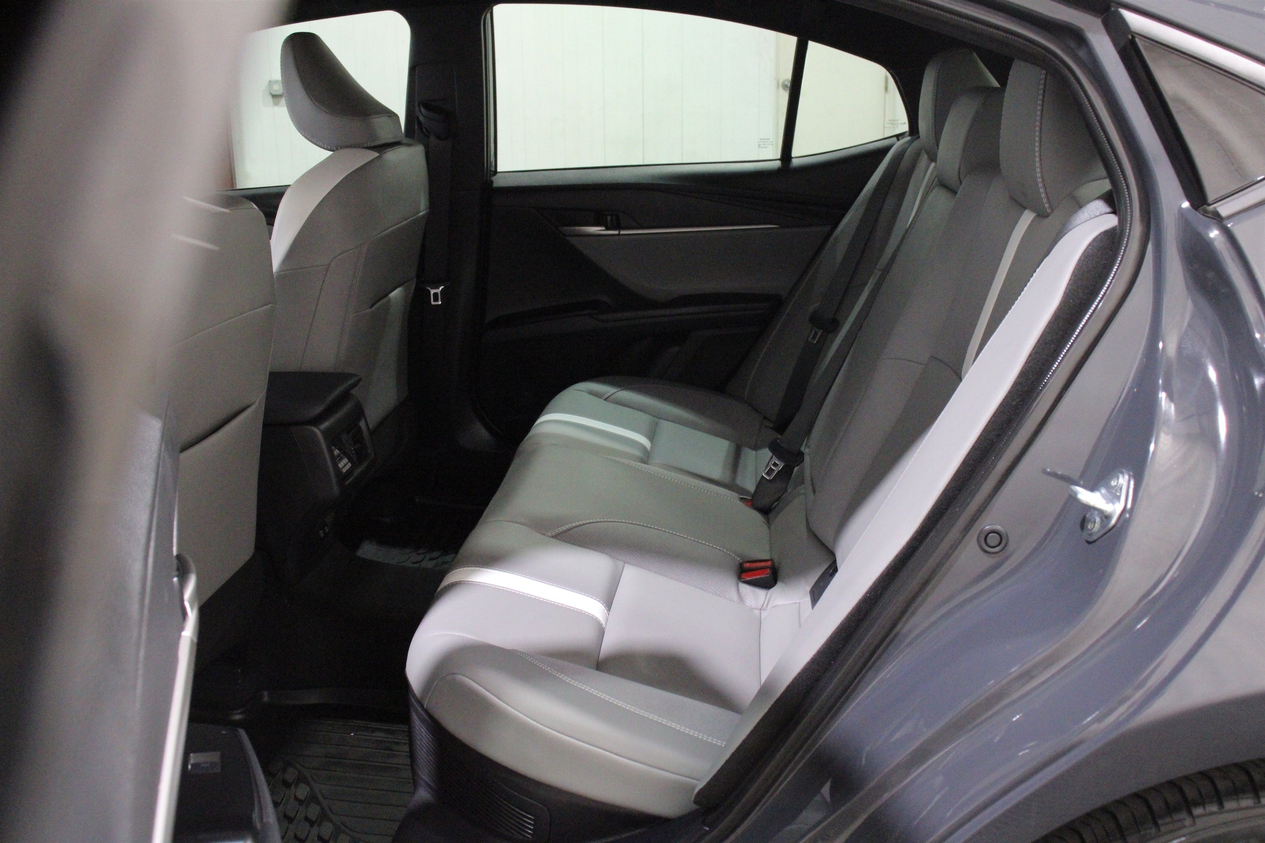 2025 Toyota Camry SE - Photo 23