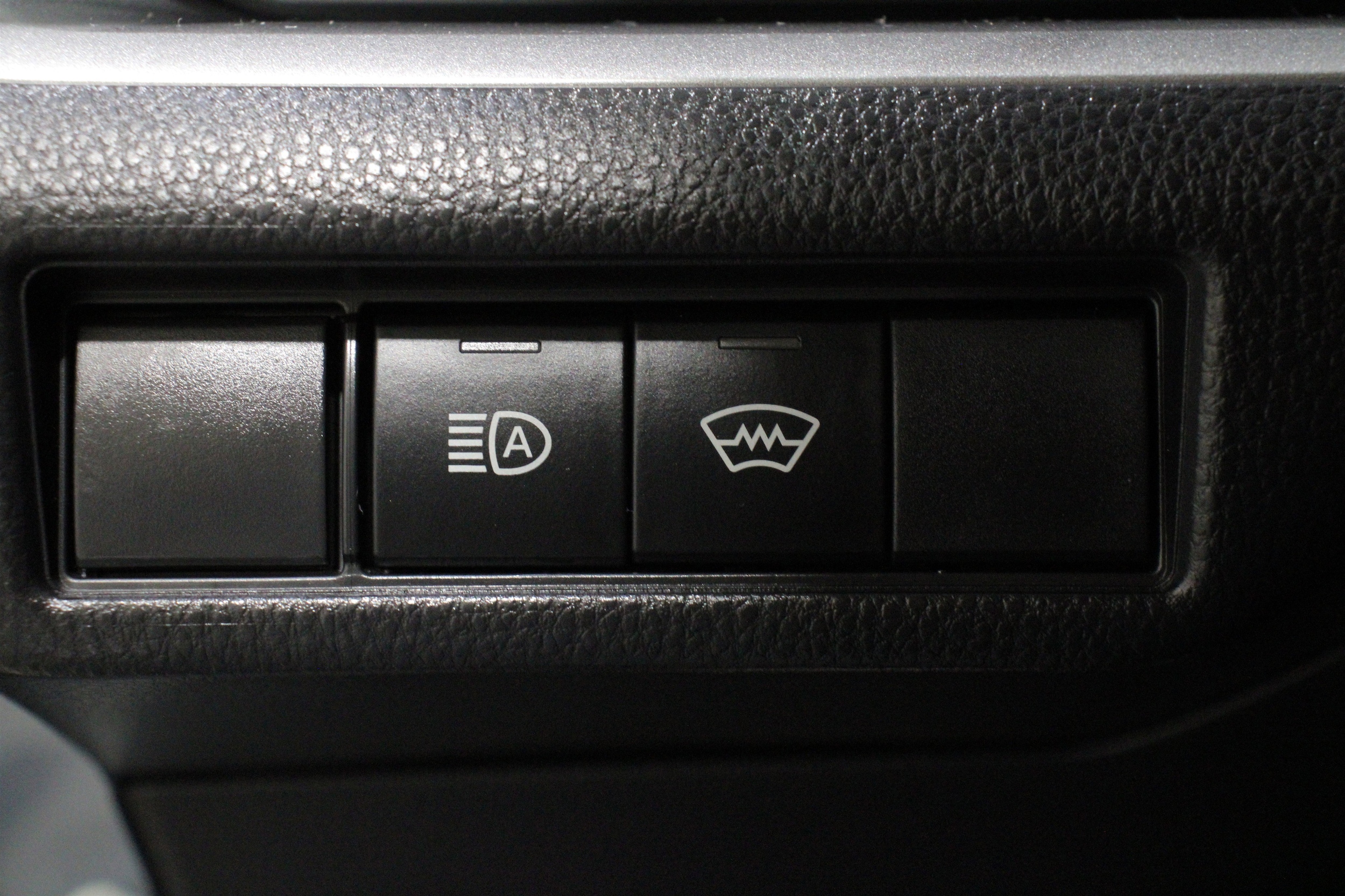 2024 Toyota Prius LE - Photo 11