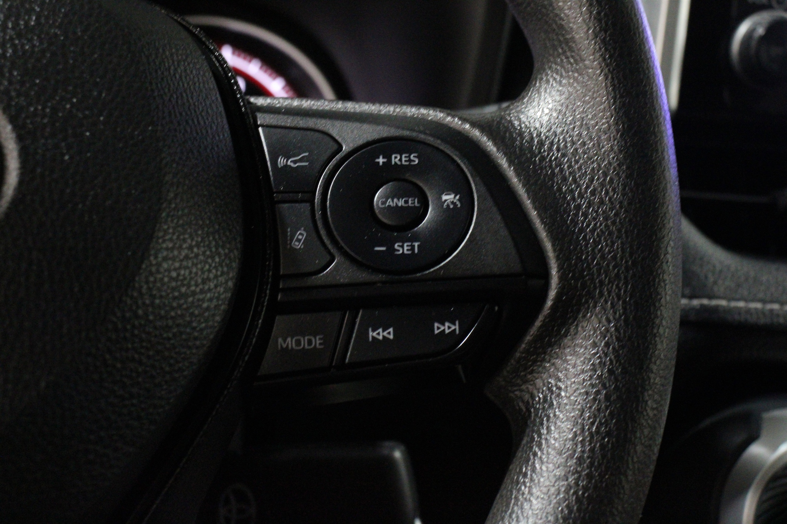 2025 Toyota RAV4 LE - Photo 10