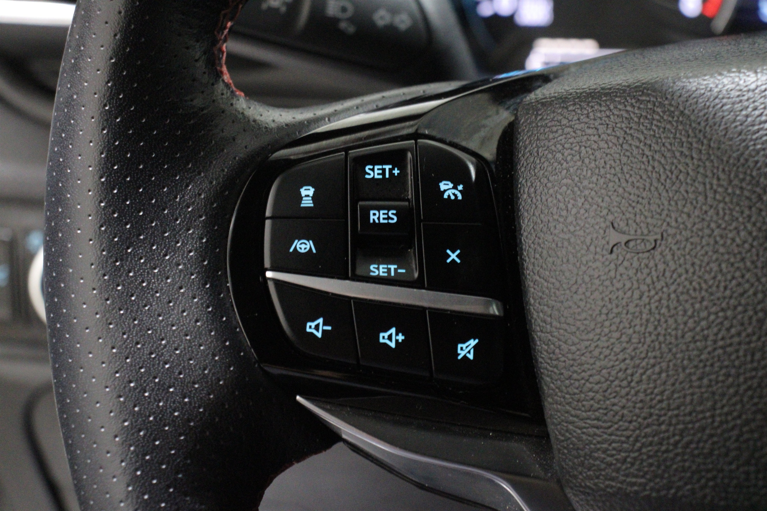 2023 Ford Explorer ST-LINE - Photo 9