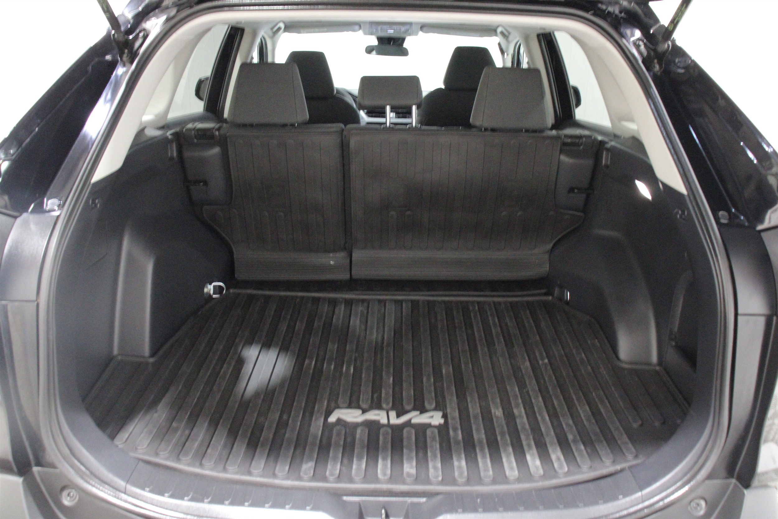2024 Toyota RAV4 LE - Photo 23