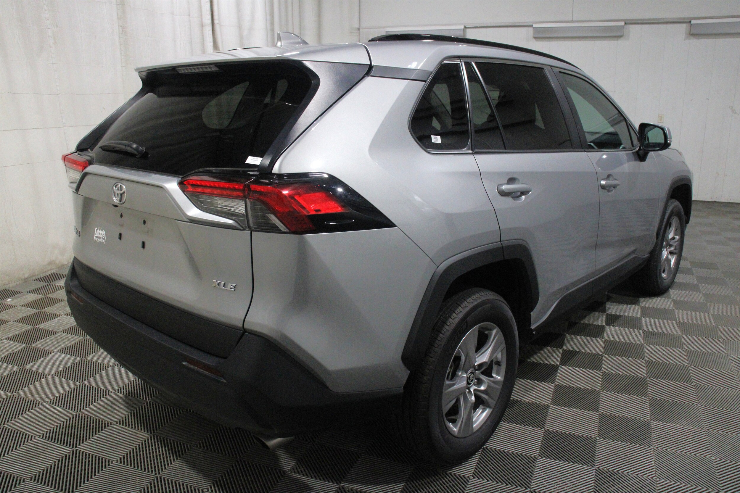 2025 Toyota RAV4 XLE - Photo 32