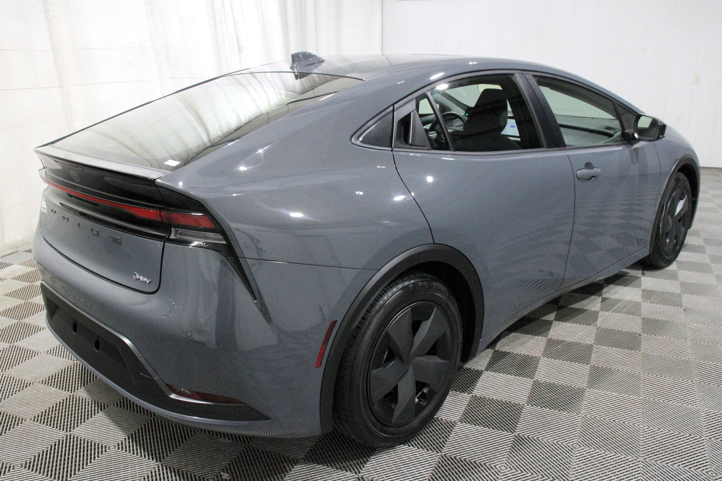 2024 Toyota Prius LE - Photo 34
