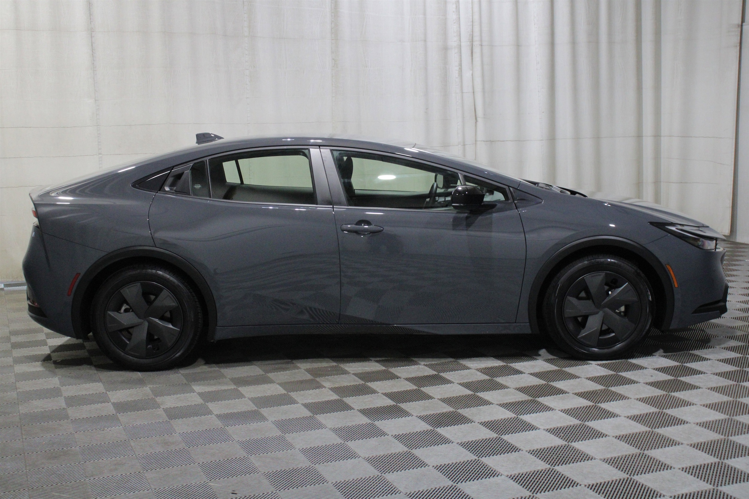 2024 Toyota Prius LE - Photo 33