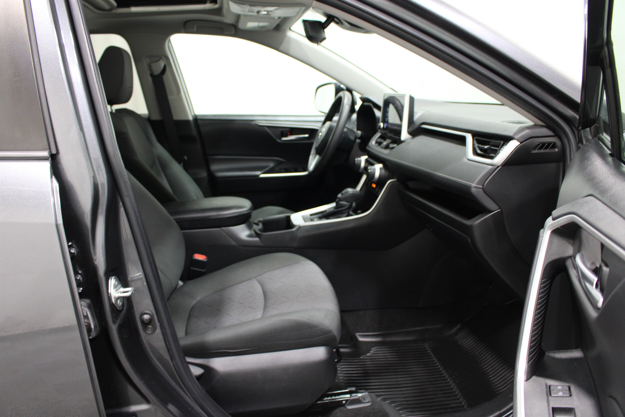 2023 Toyota RAV4 XLE - Photo 24