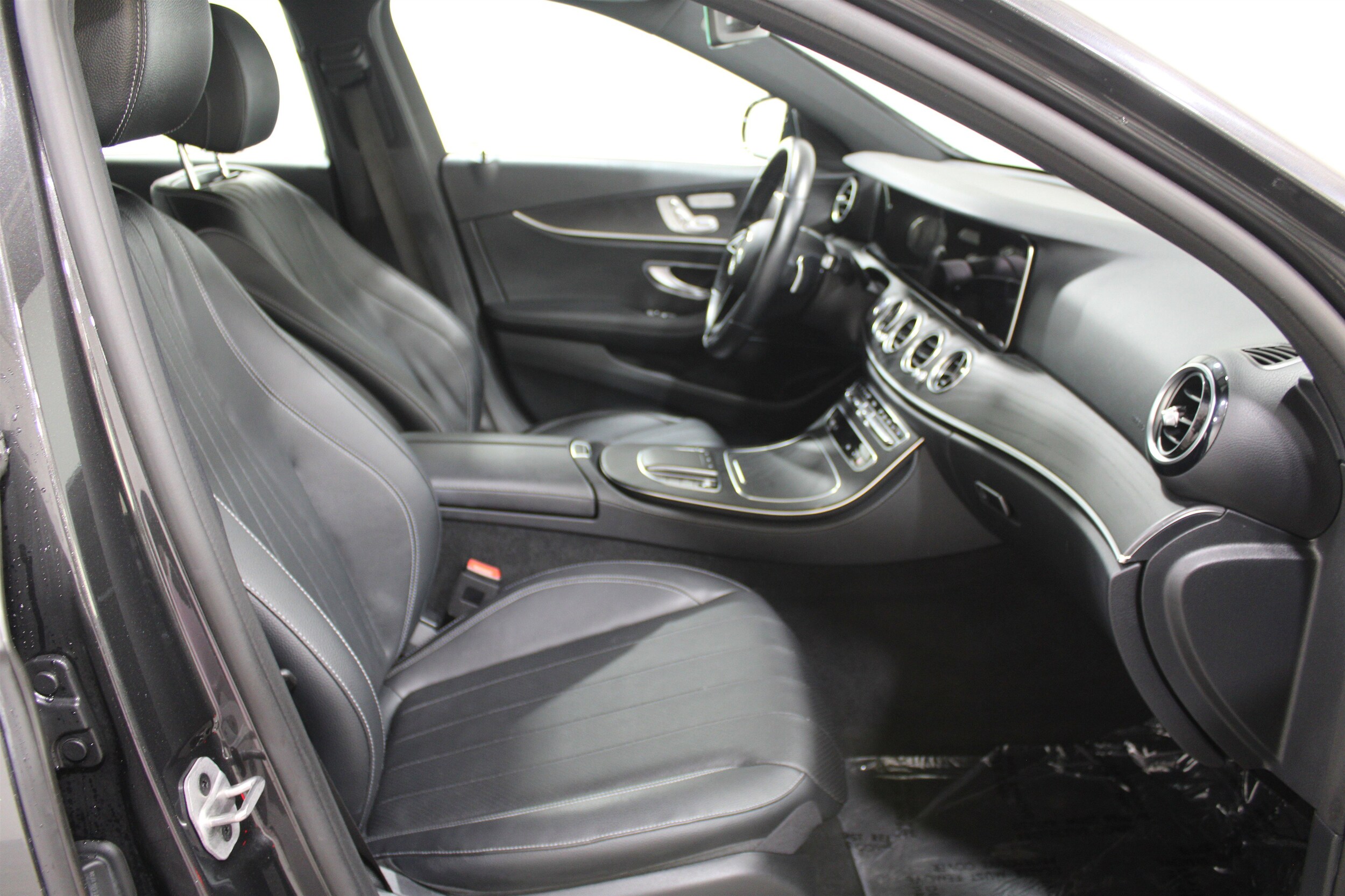 2022 Mercedes-Benz E-Class E350 - Photo 23