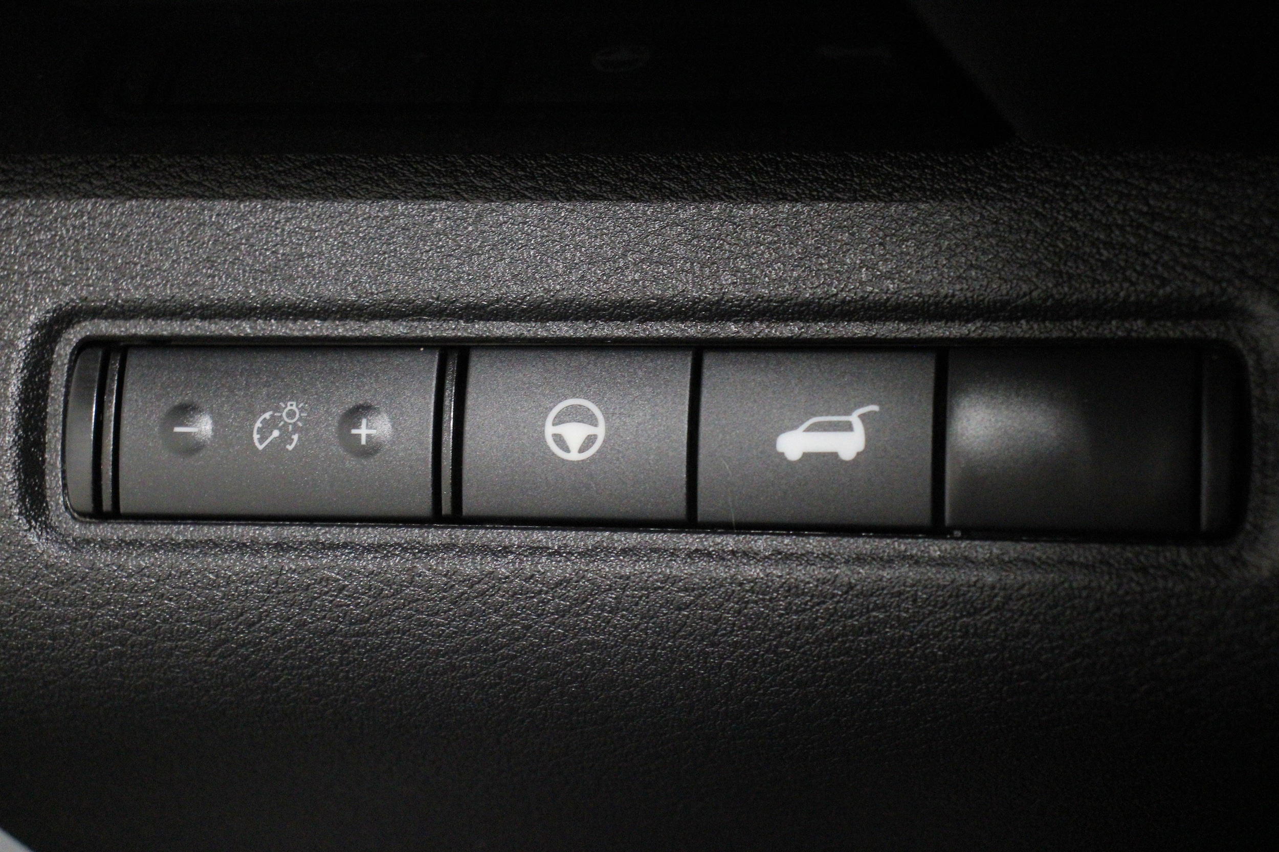 2025 Nissan Pathfinder SV - Photo 11