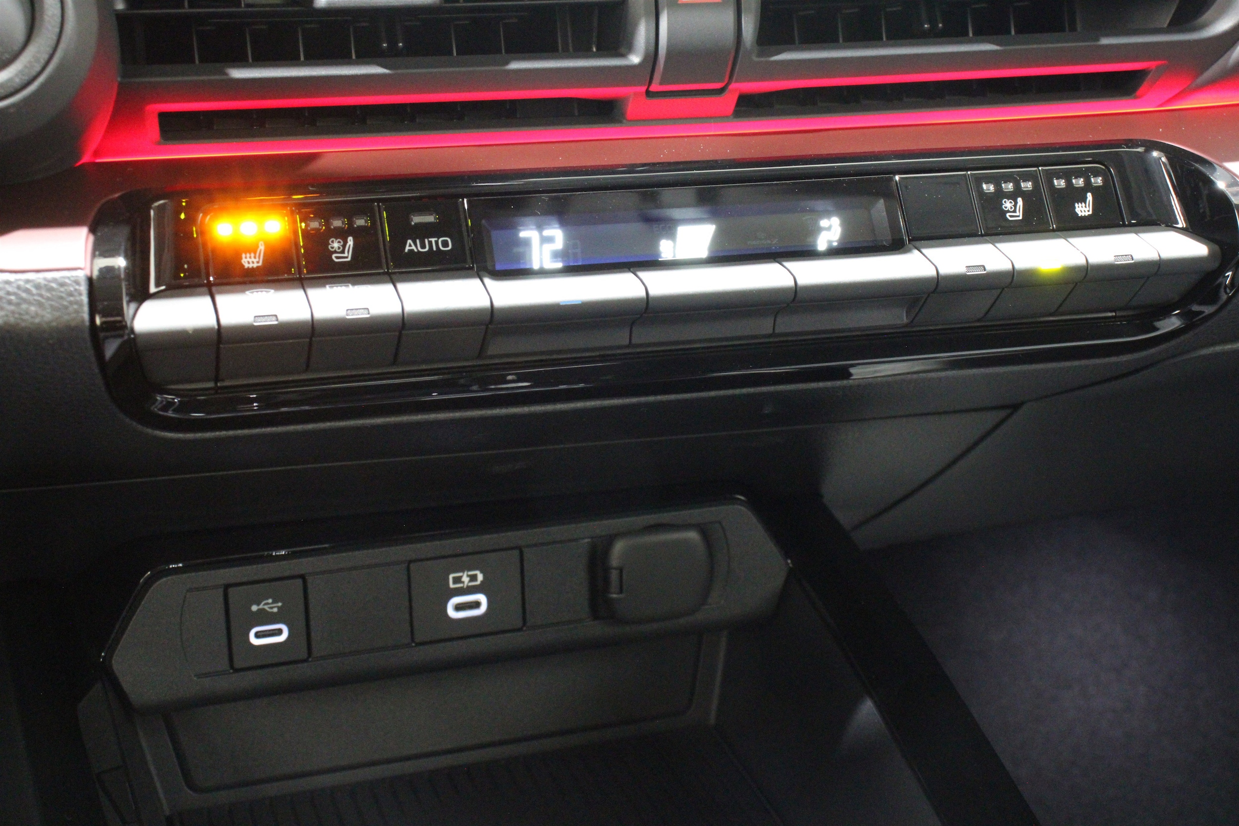 2026 Toyota Prius Plug-in Hybrid XSE Premium - Photo 18