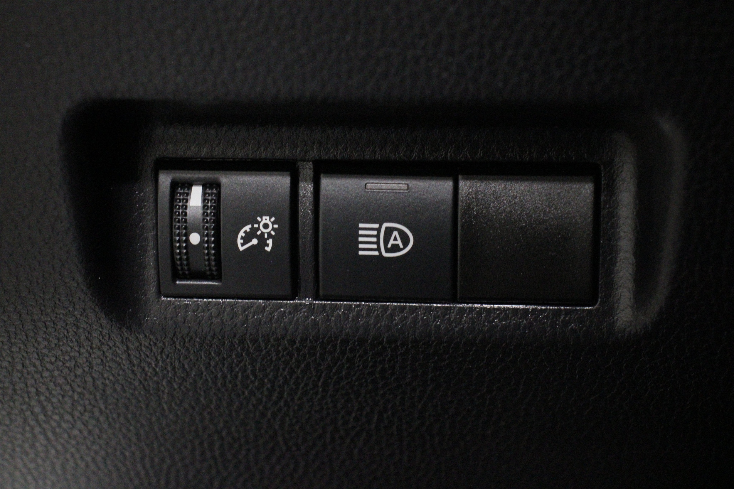 2022 Toyota RAV4 LE - Photo 11