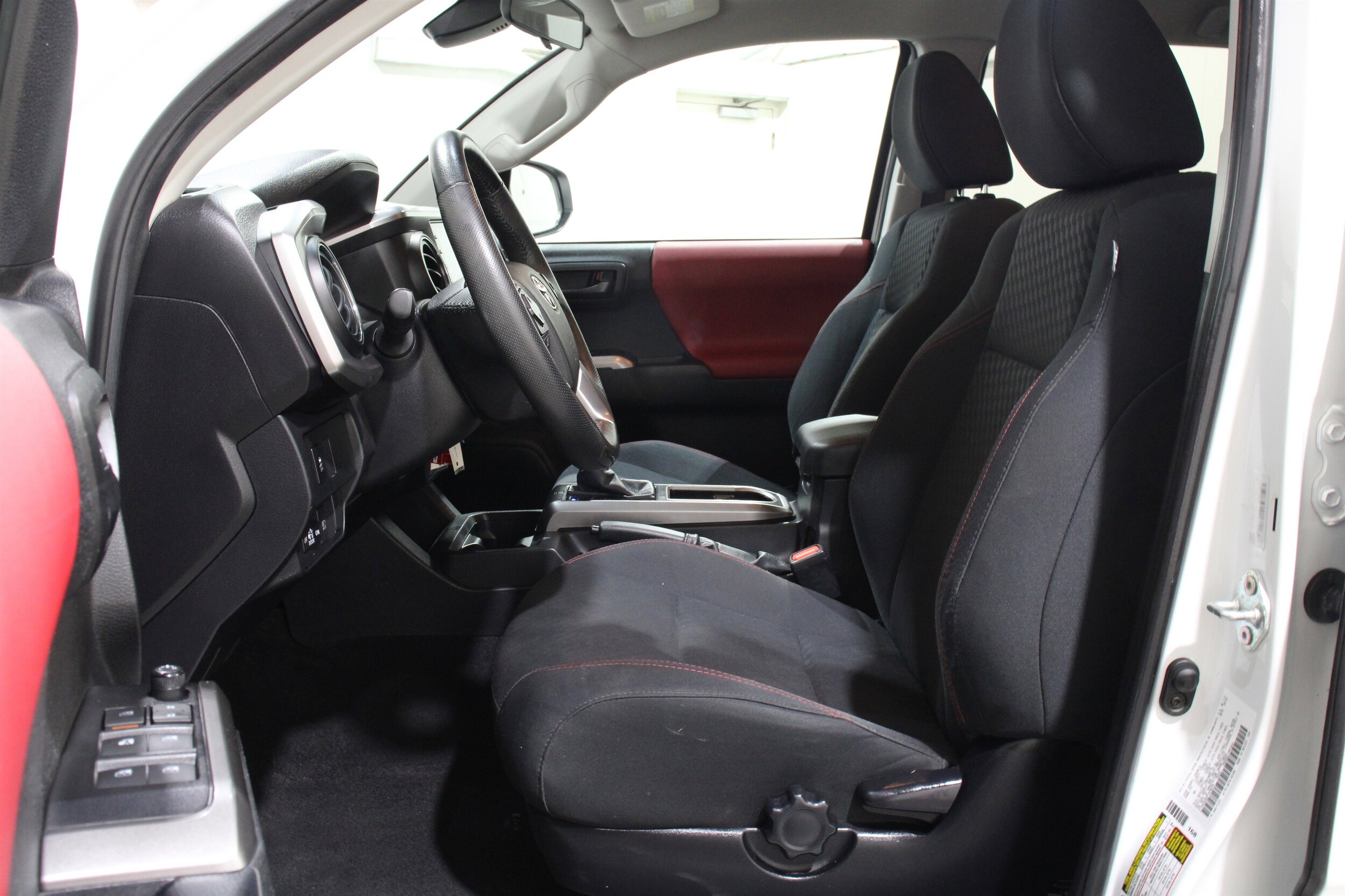 2023 Toyota Tacoma SR5 photo 3