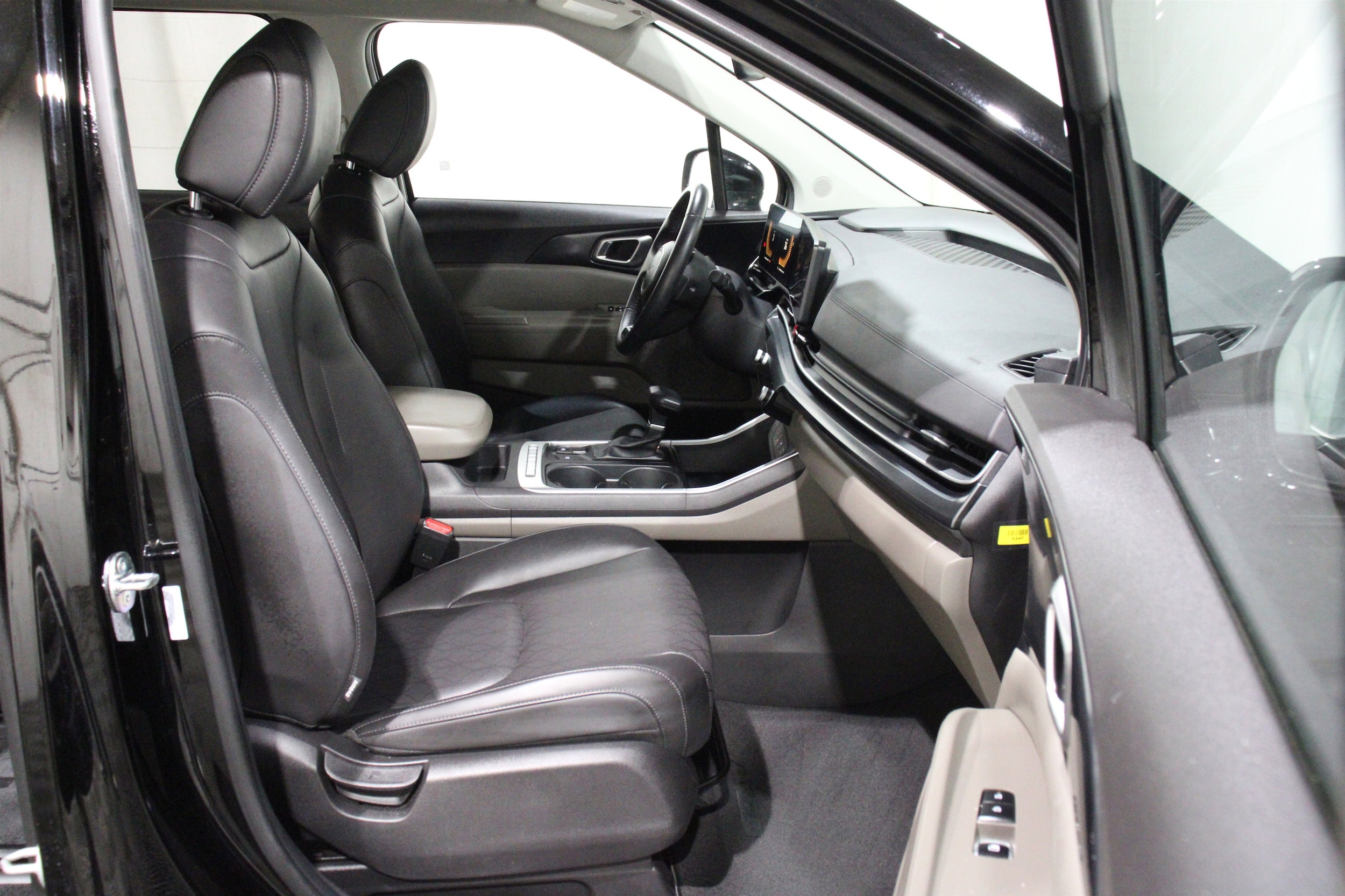 2025 Kia Carnival LXS - Photo 29