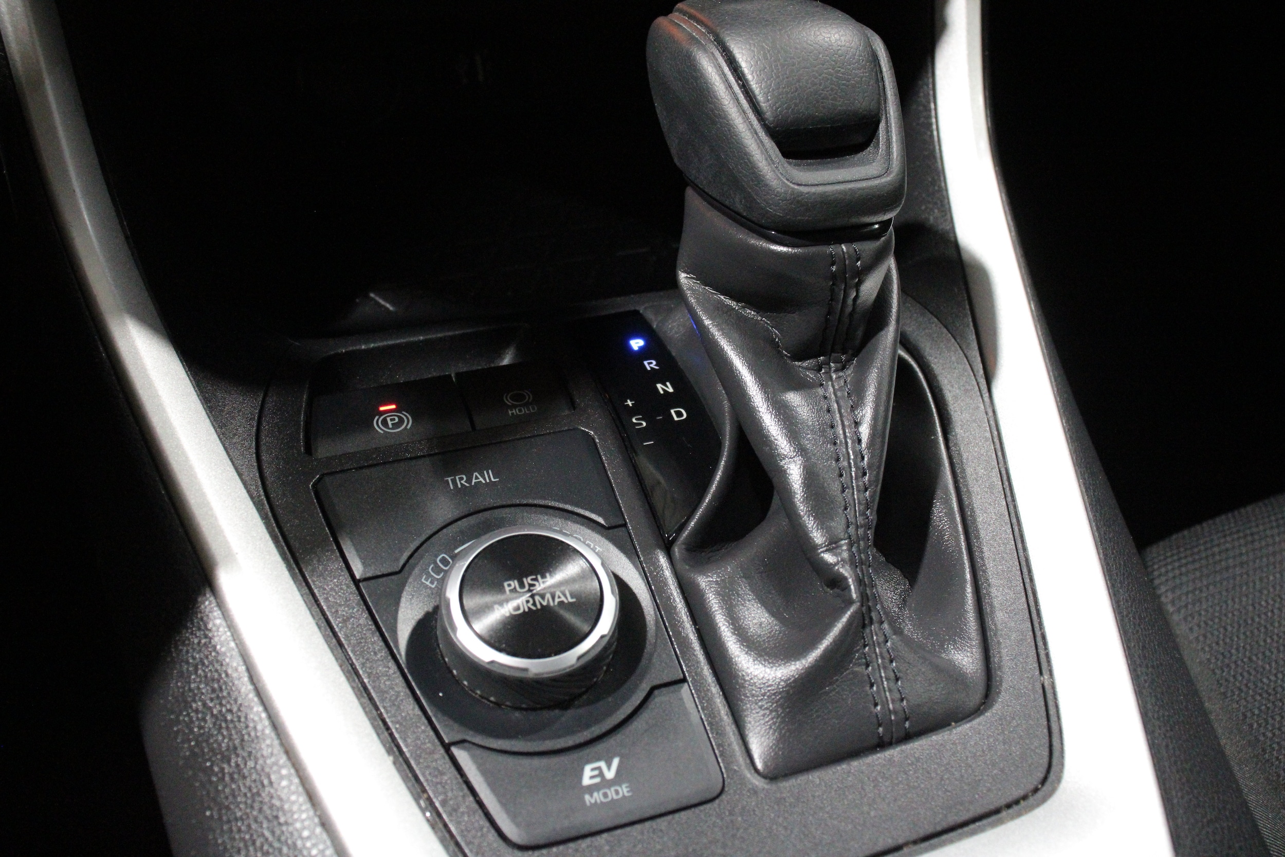 2024 Toyota RAV4 LE - Photo 21