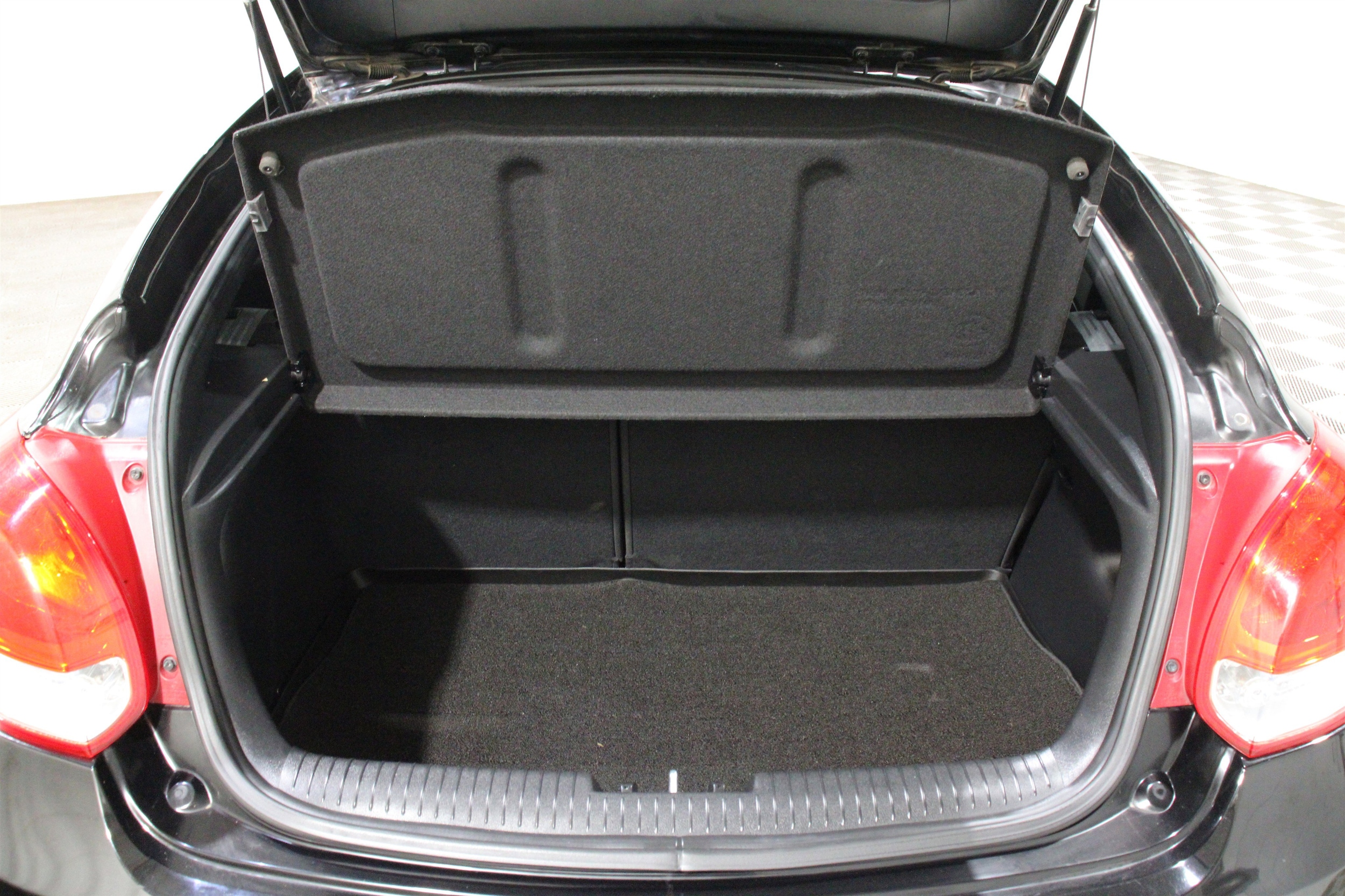 2016 Hyundai Veloster Base - Photo 22