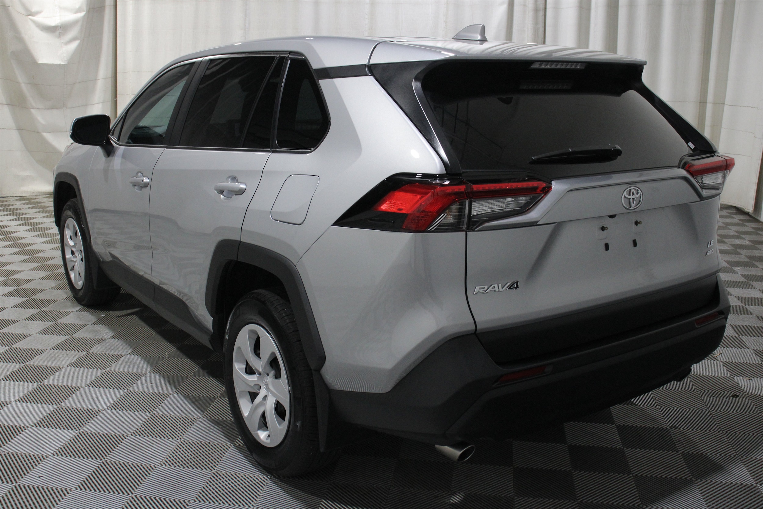 2025 Toyota RAV4 LE - Photo 34