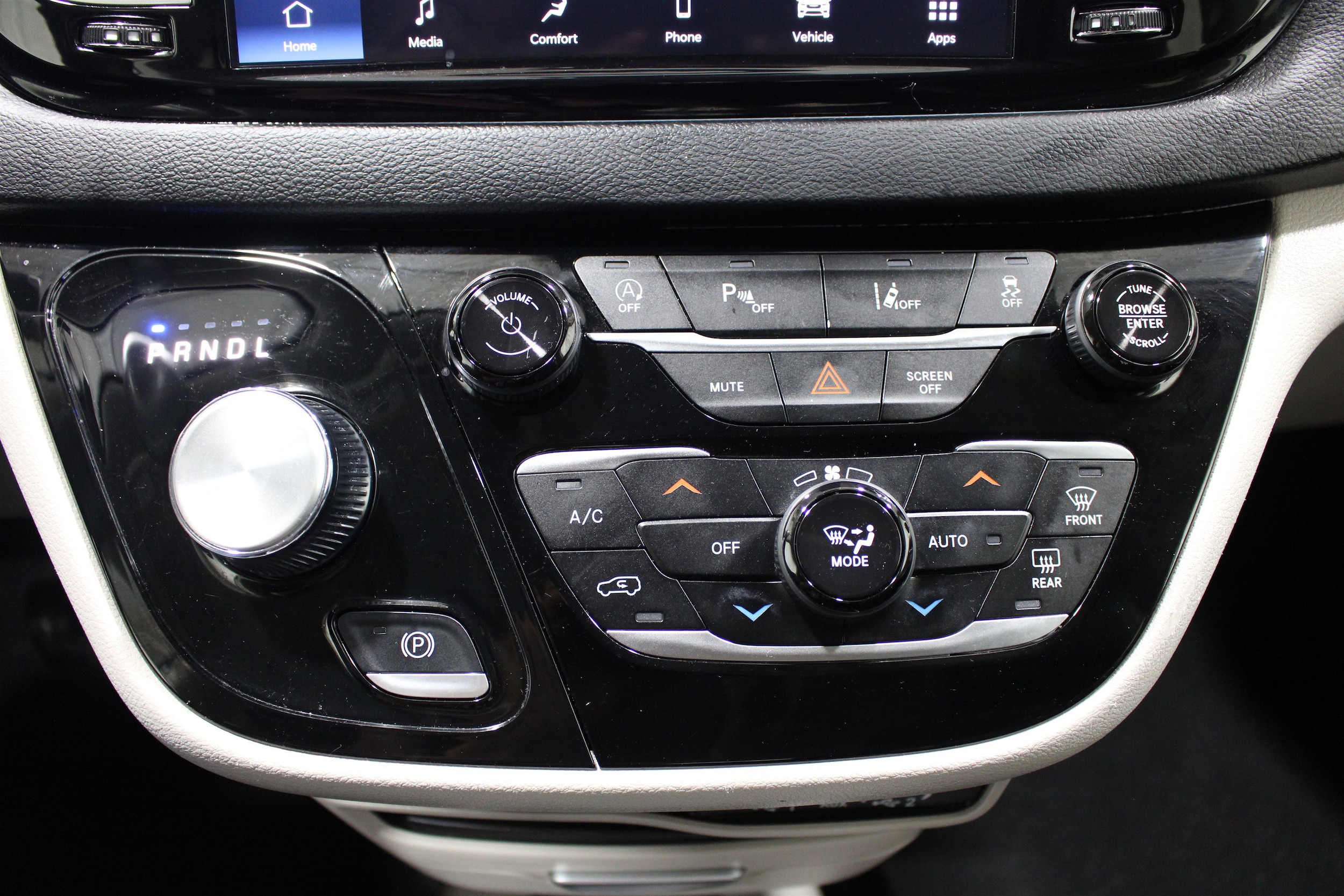 2024 Chrysler Pacifica Touring L - Photo 16
