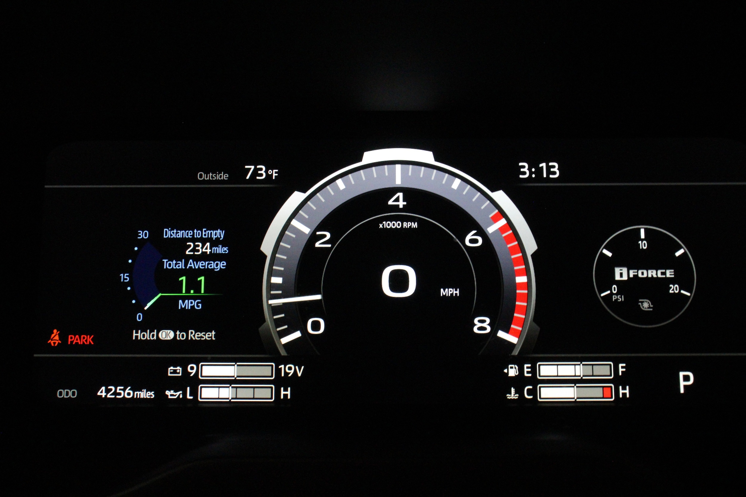 2025 Toyota Tundra Platinum - Photo 13
