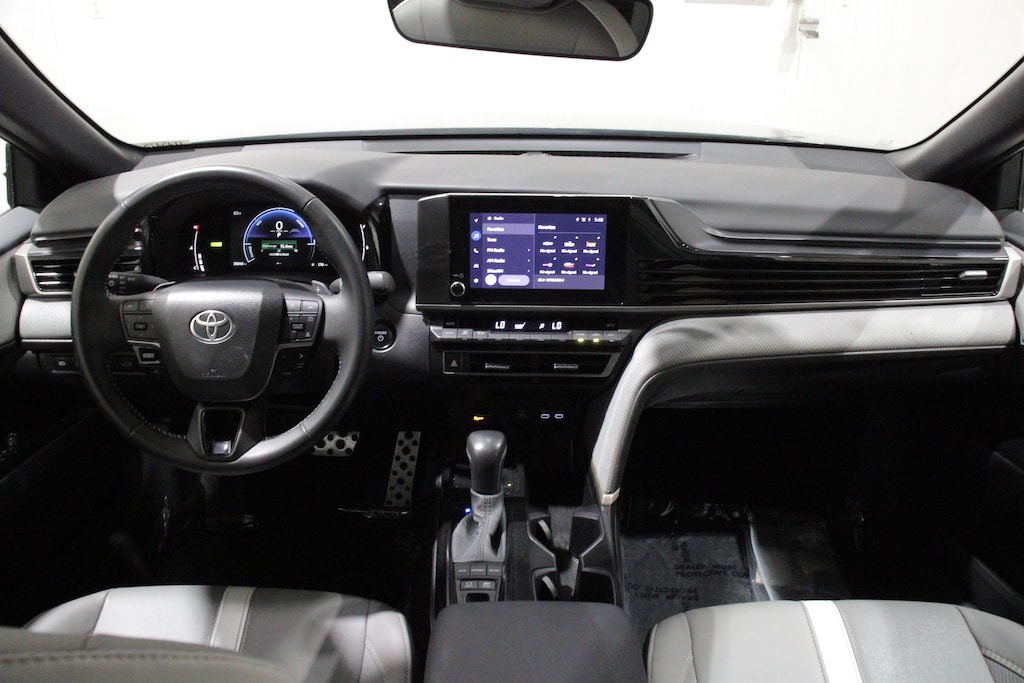 Used 2025 Toyota Camry SE Sedan