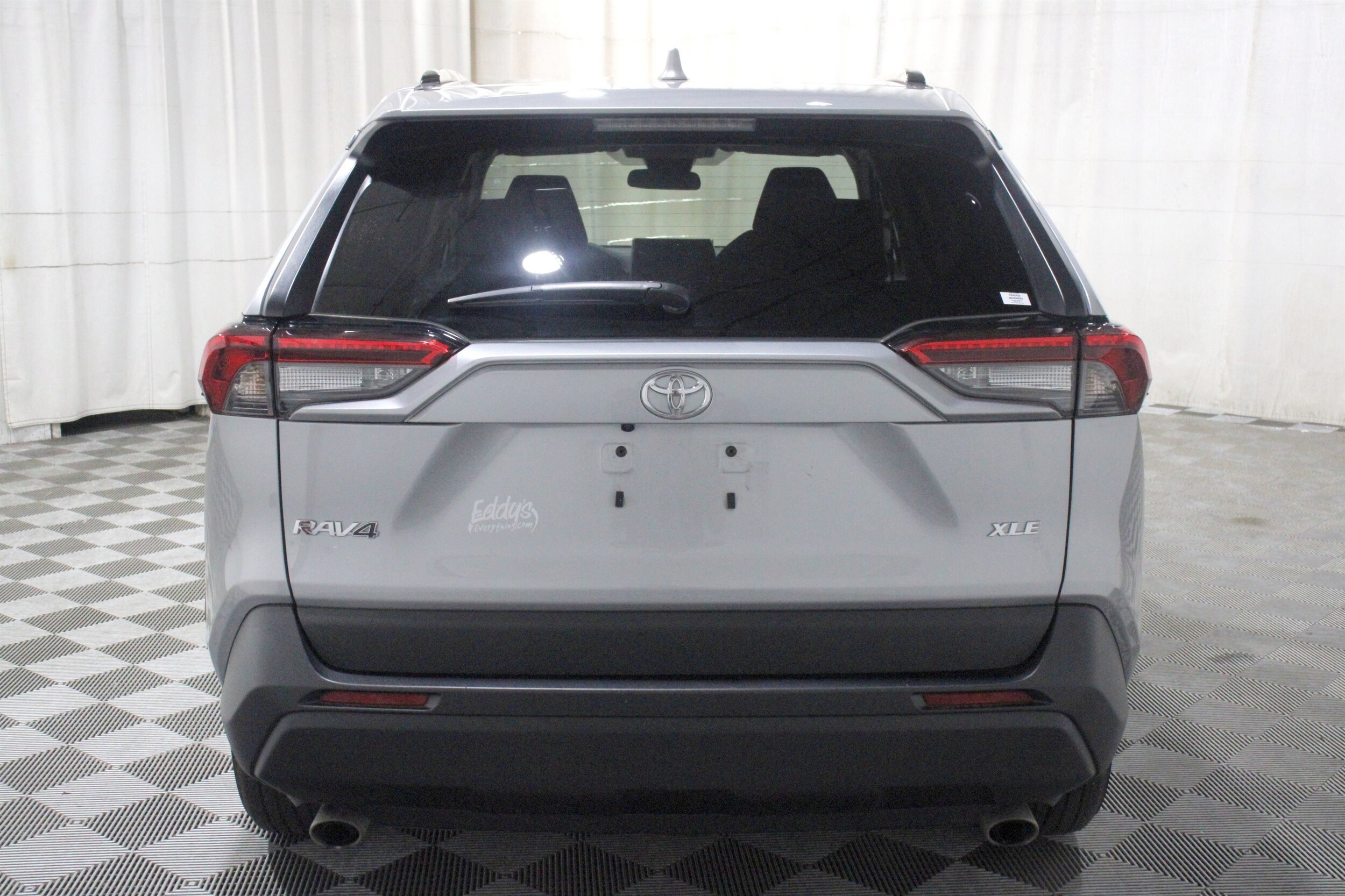 2025 Toyota RAV4 XLE - Photo 33