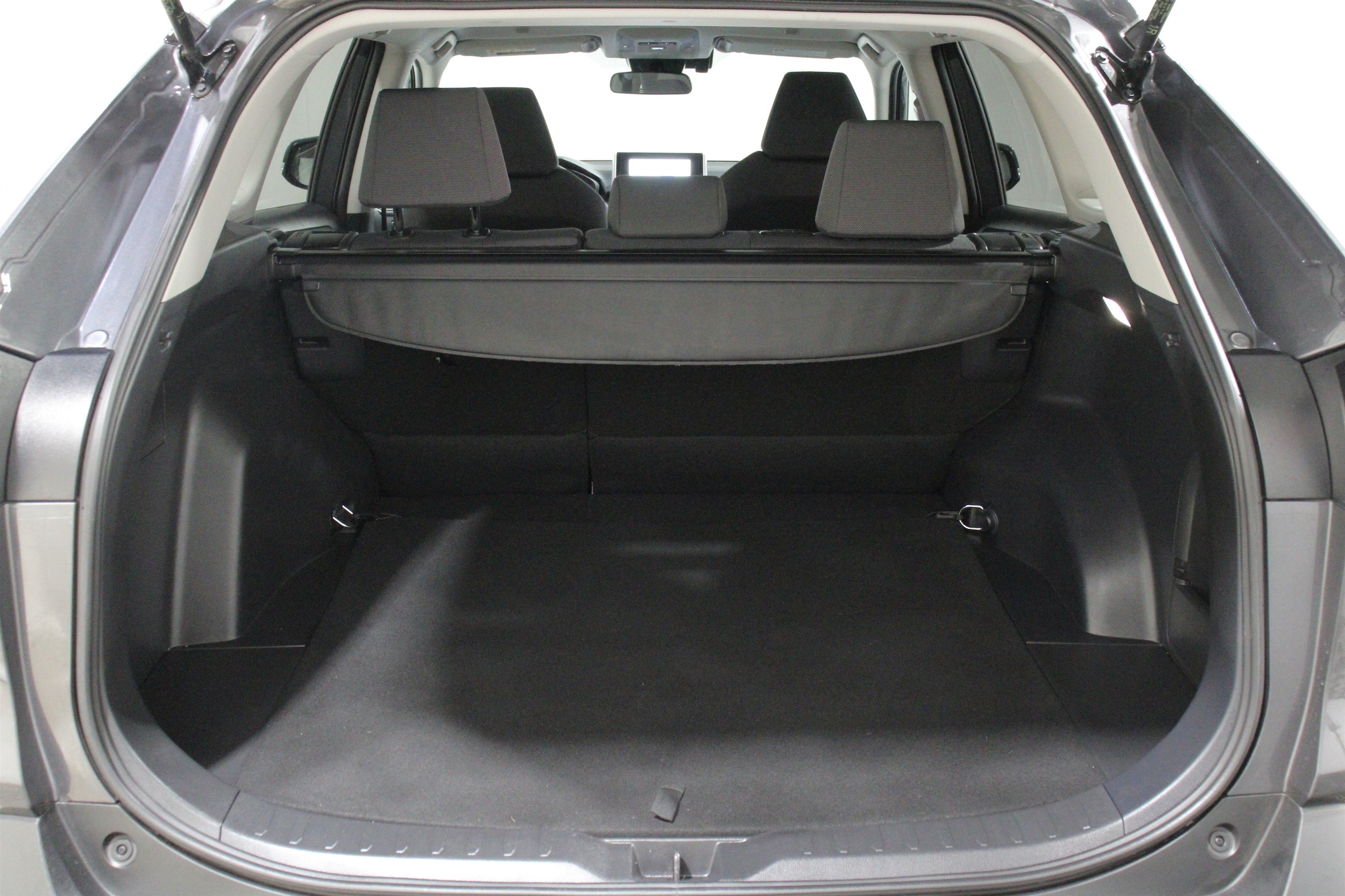 2025 Toyota RAV4 XLE - Photo 25