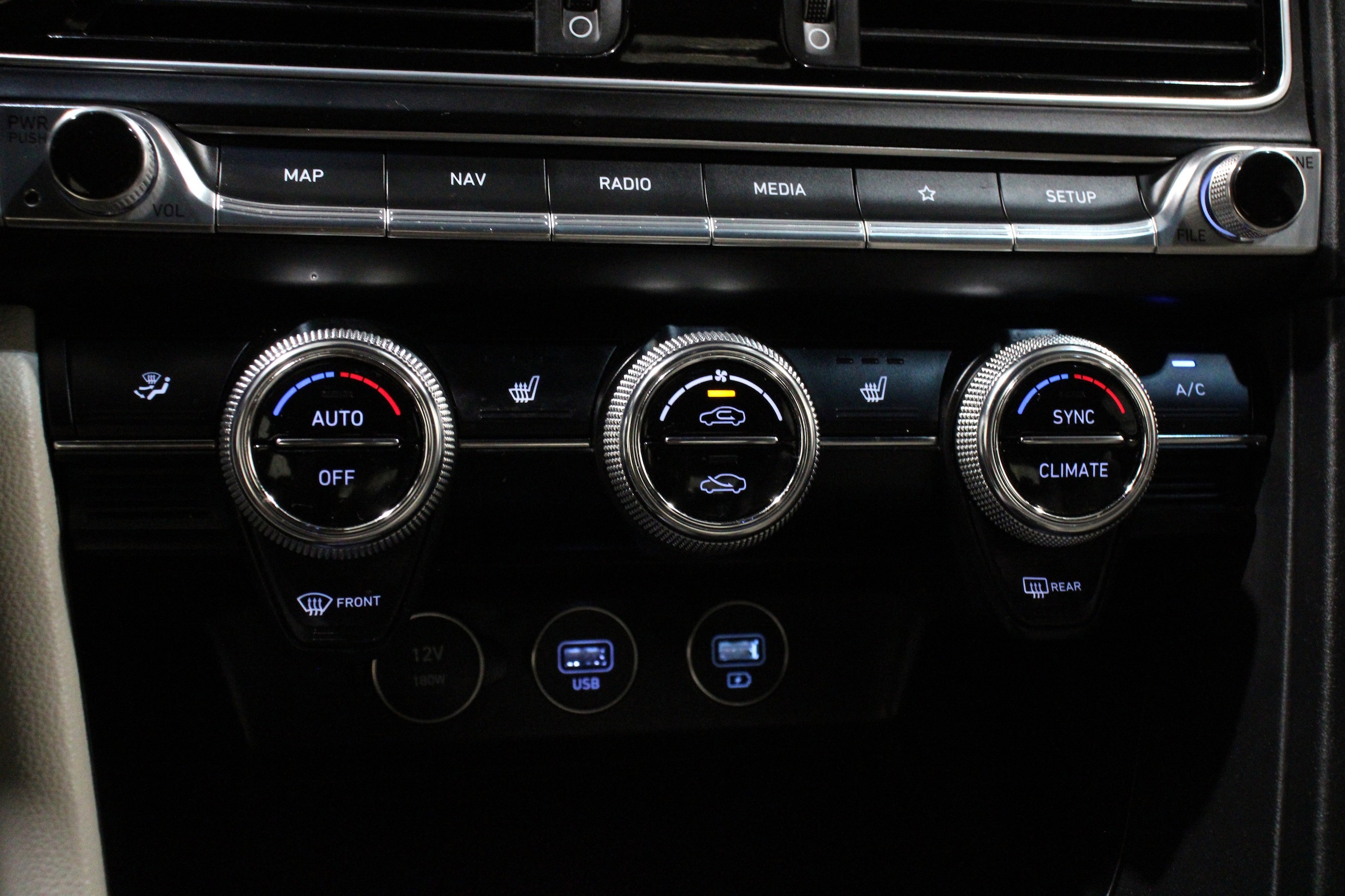 2022 GENESIS G70 Standard - Photo 19