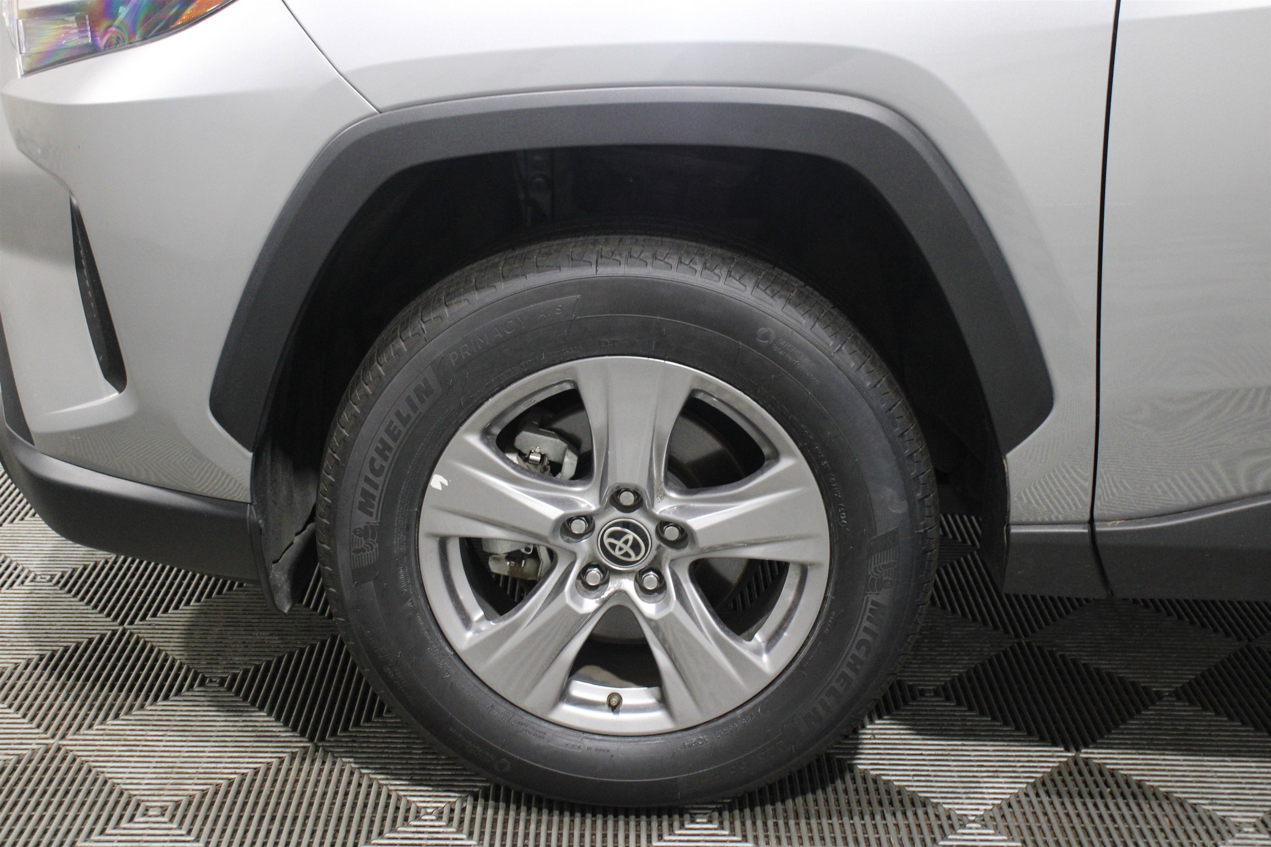 2025 Toyota RAV4 XLE - Photo 37
