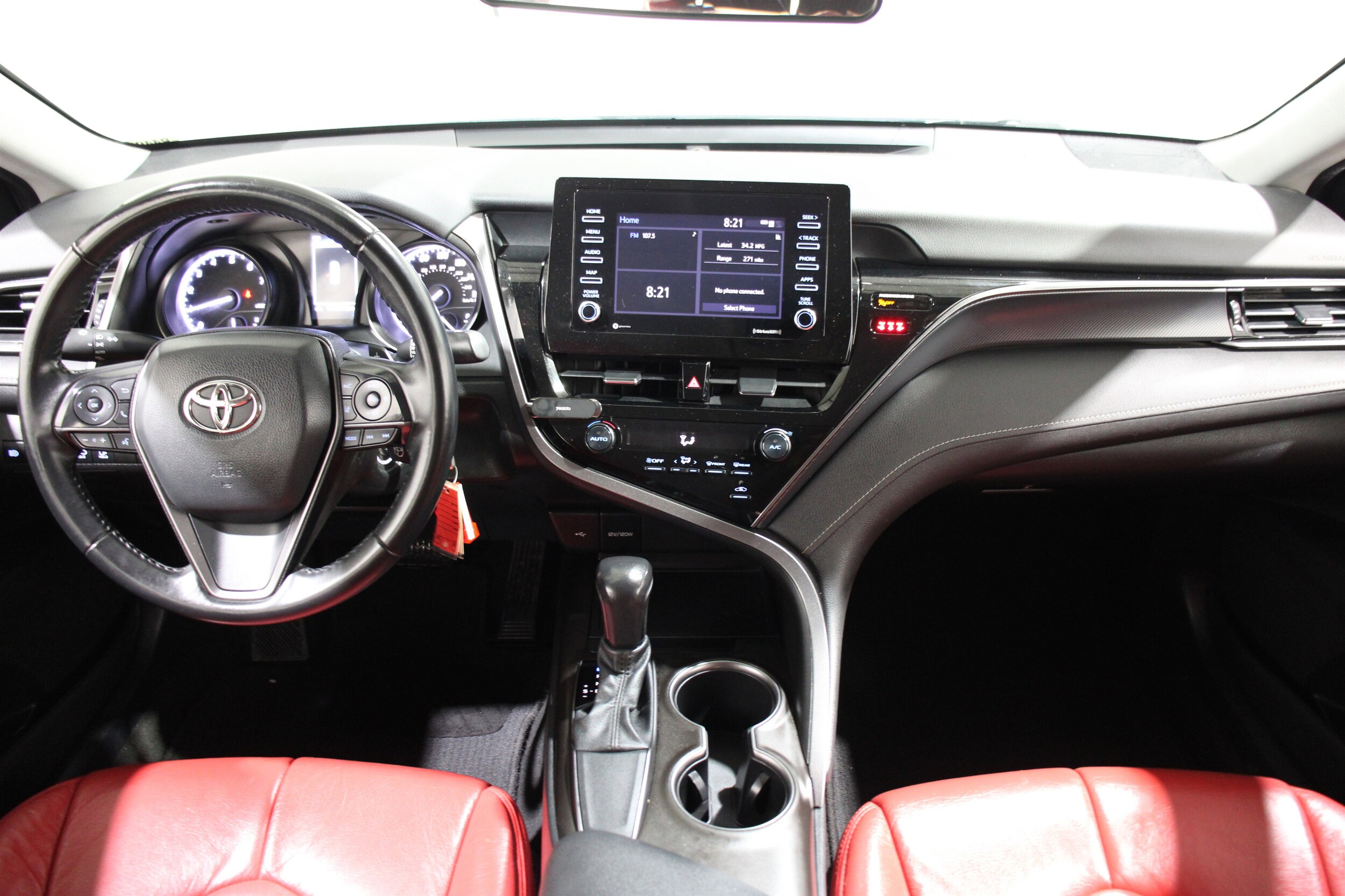 2021 Toyota Camry SE photo 2