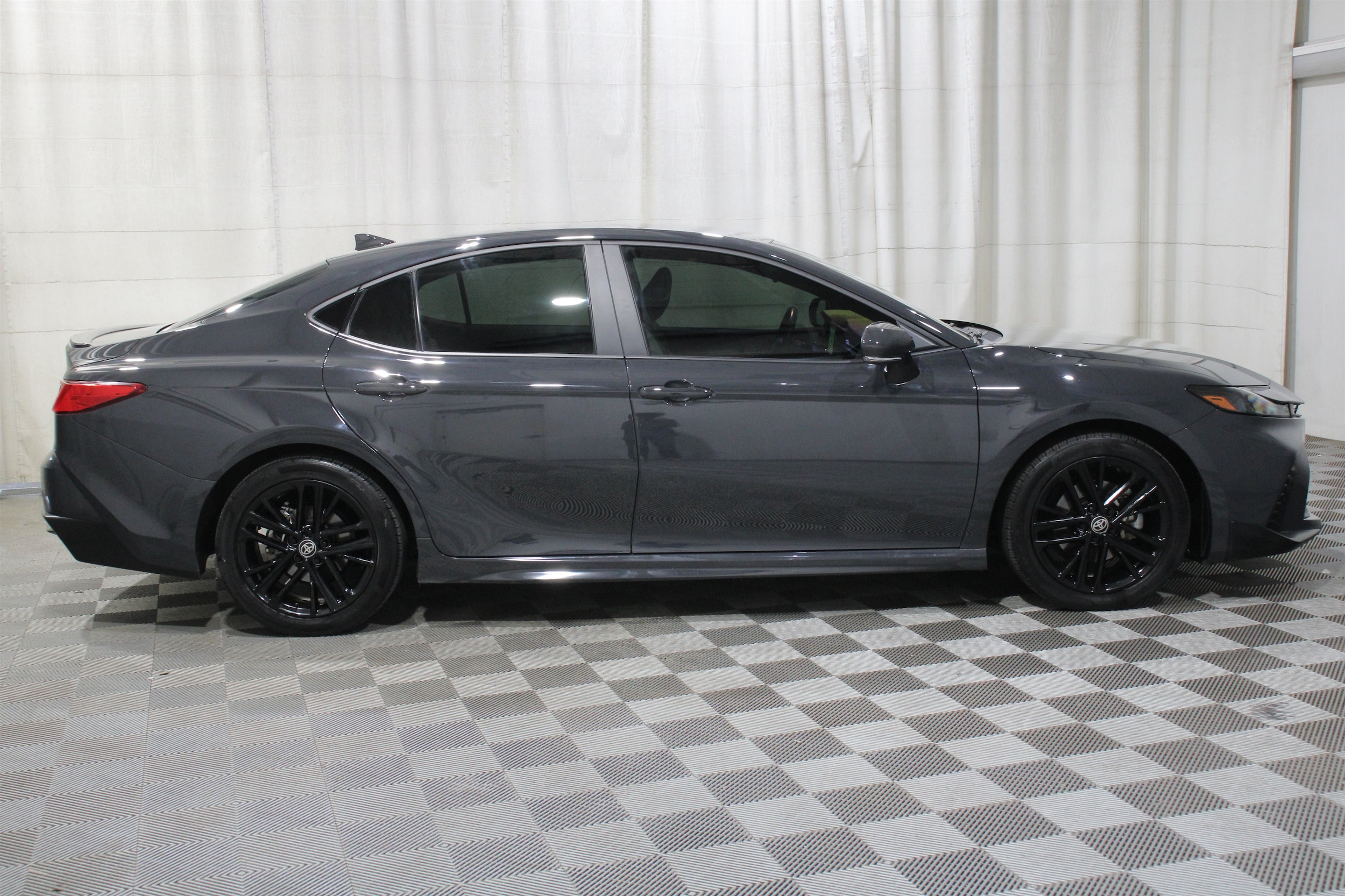 2025 Toyota Camry SE - Photo 30