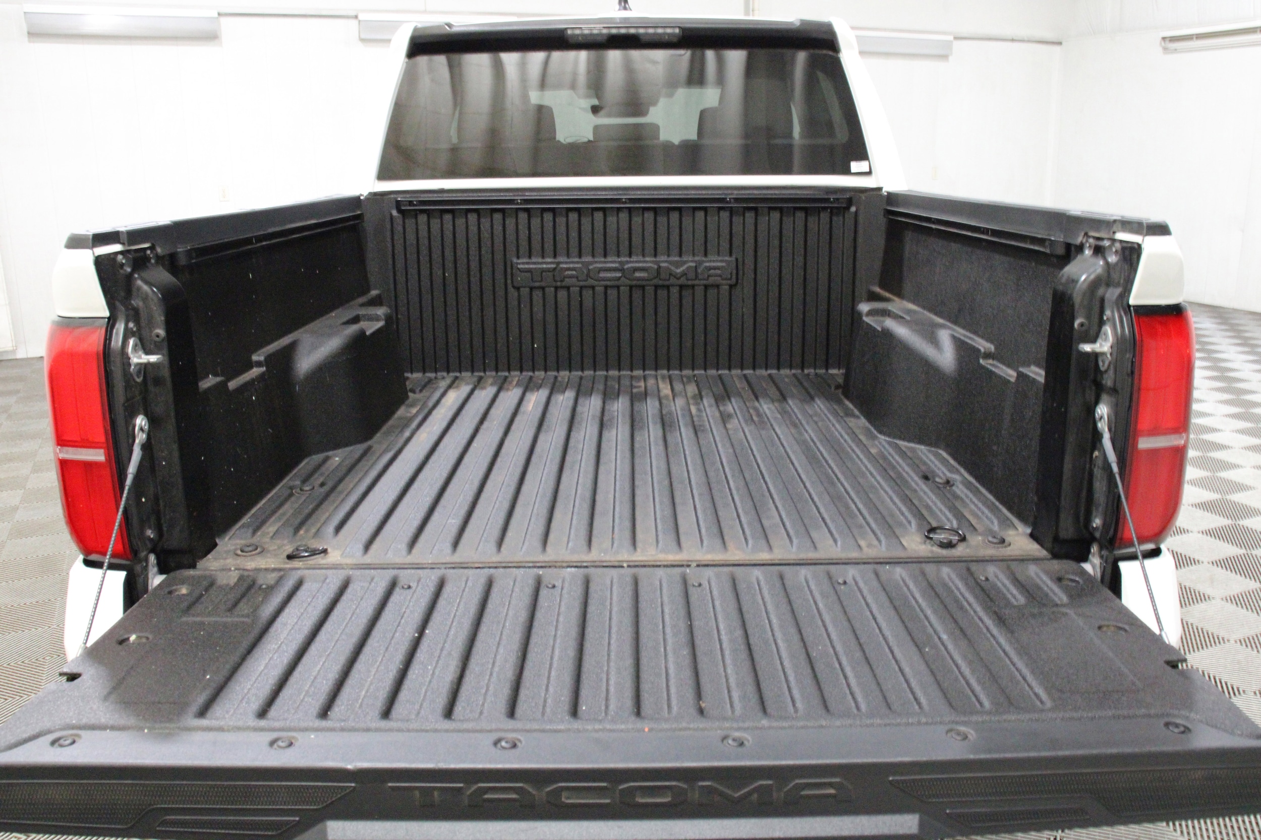 2024 Toyota Tacoma SR5 - Photo 25
