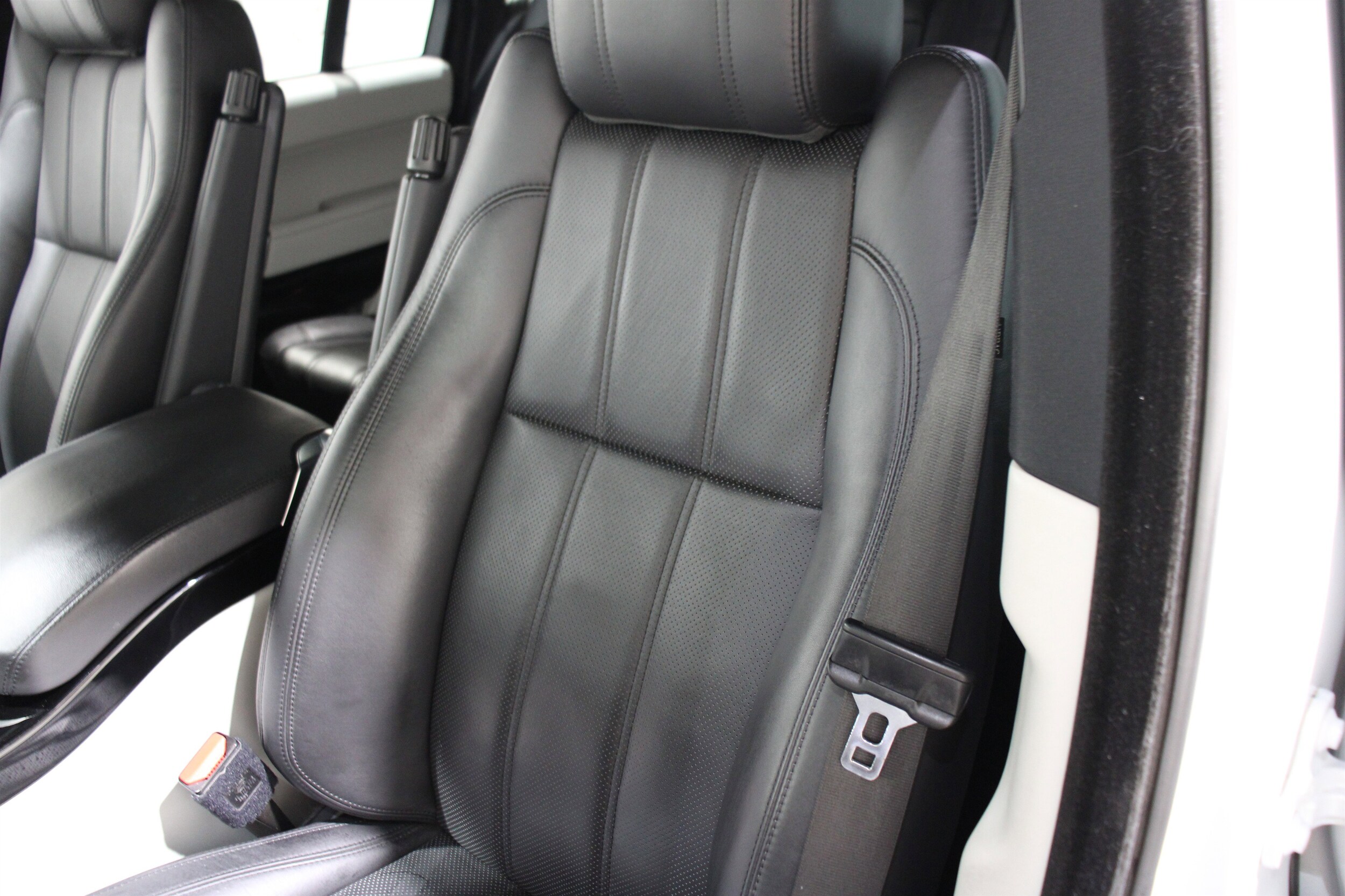 2016 Land Rover Range Rover HSE photo 4
