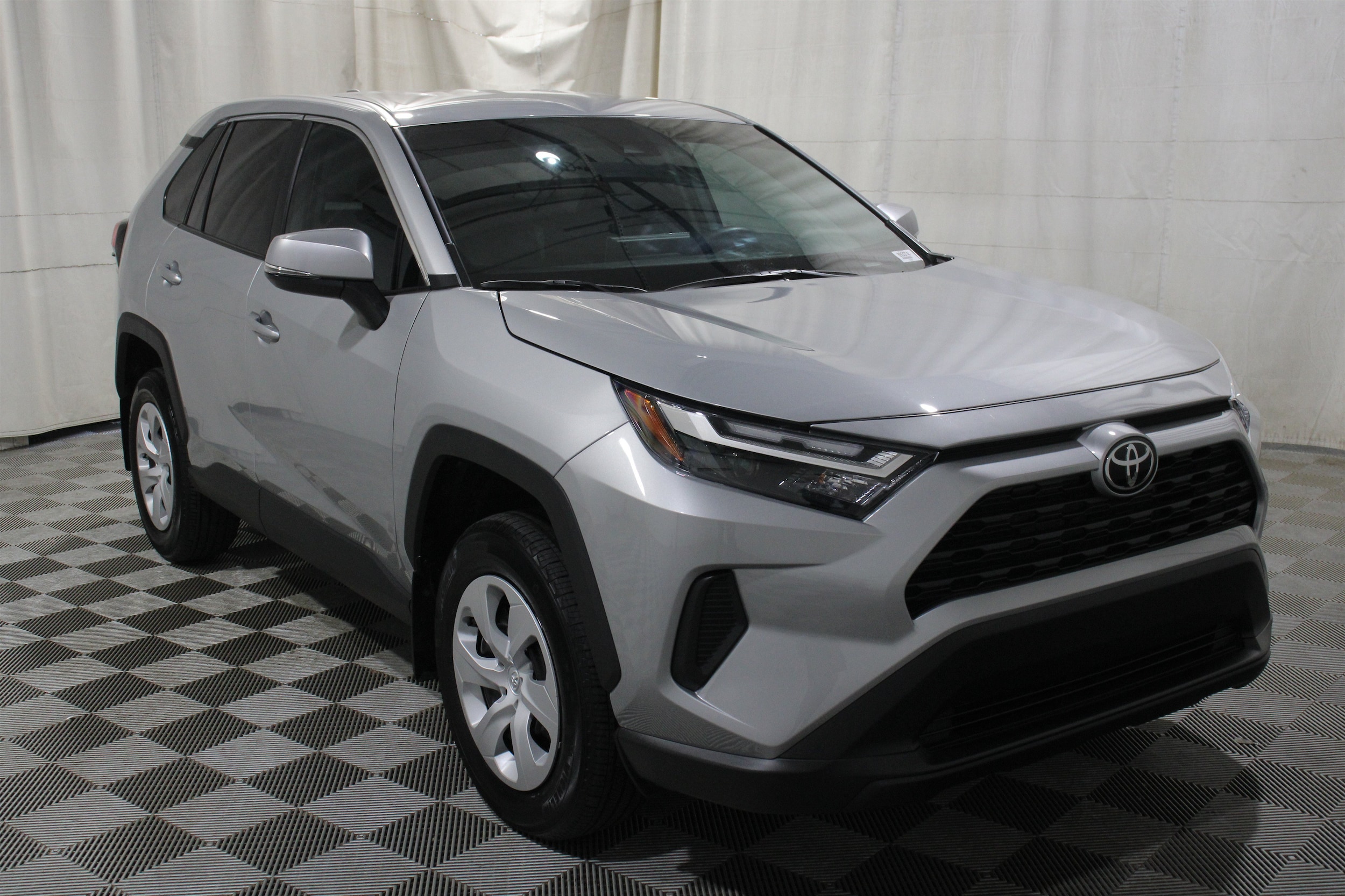 2025 Toyota RAV4 LE - Photo 30