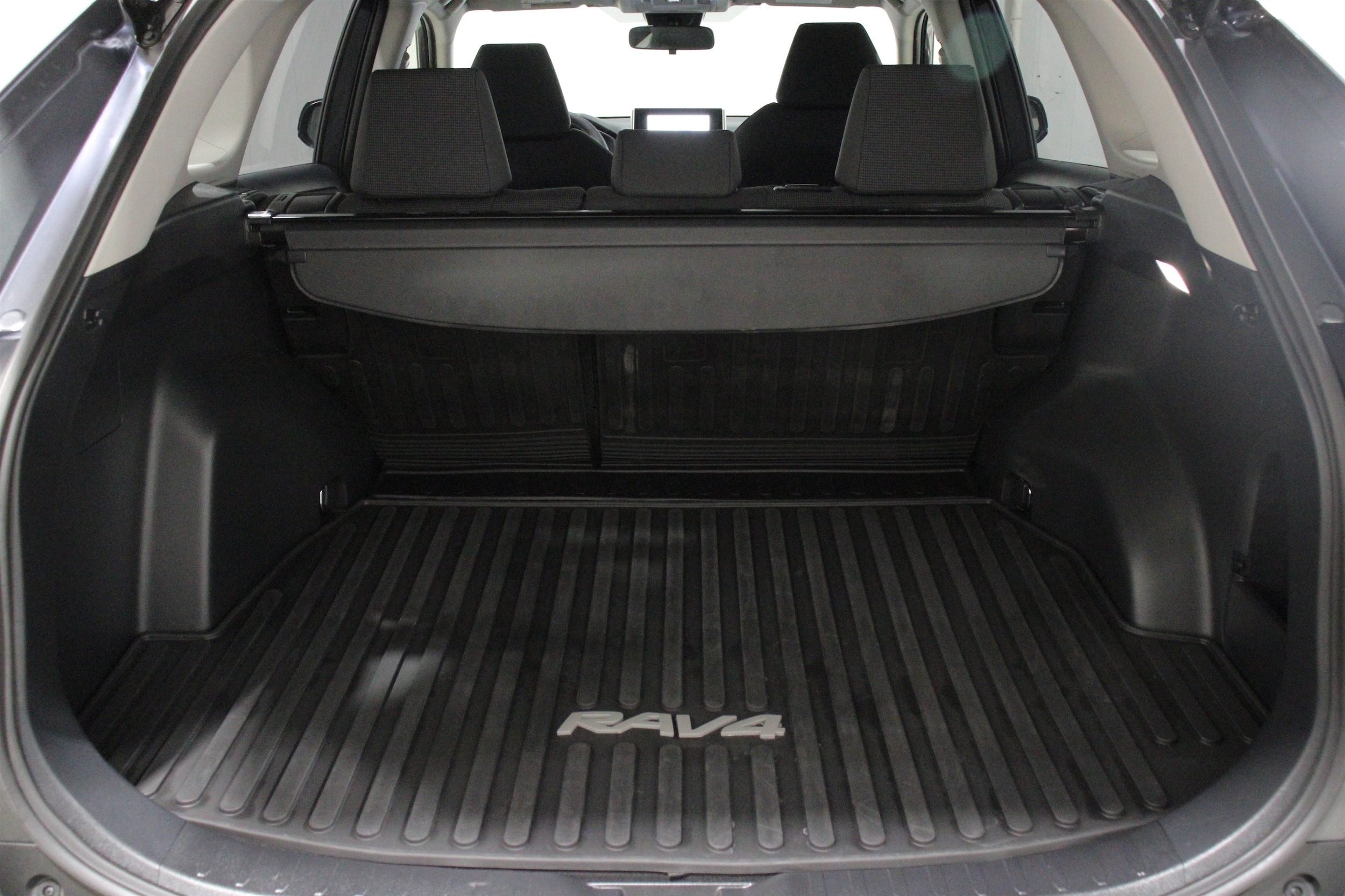 2025 Toyota RAV4 LE - Photo 24