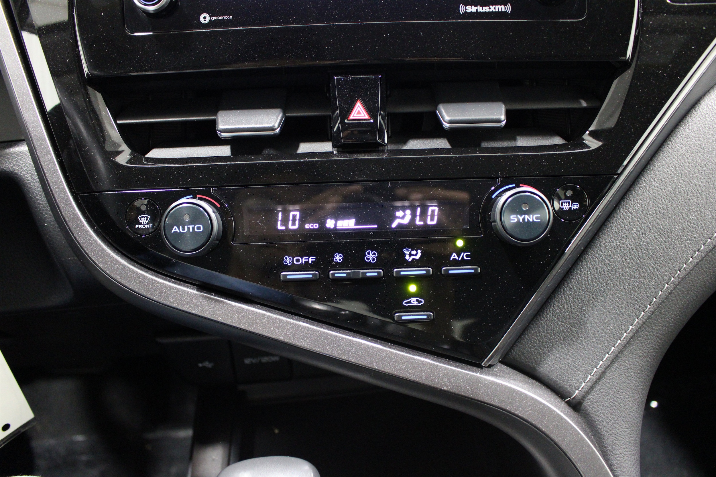 2024 Toyota Camry SE - Photo 16